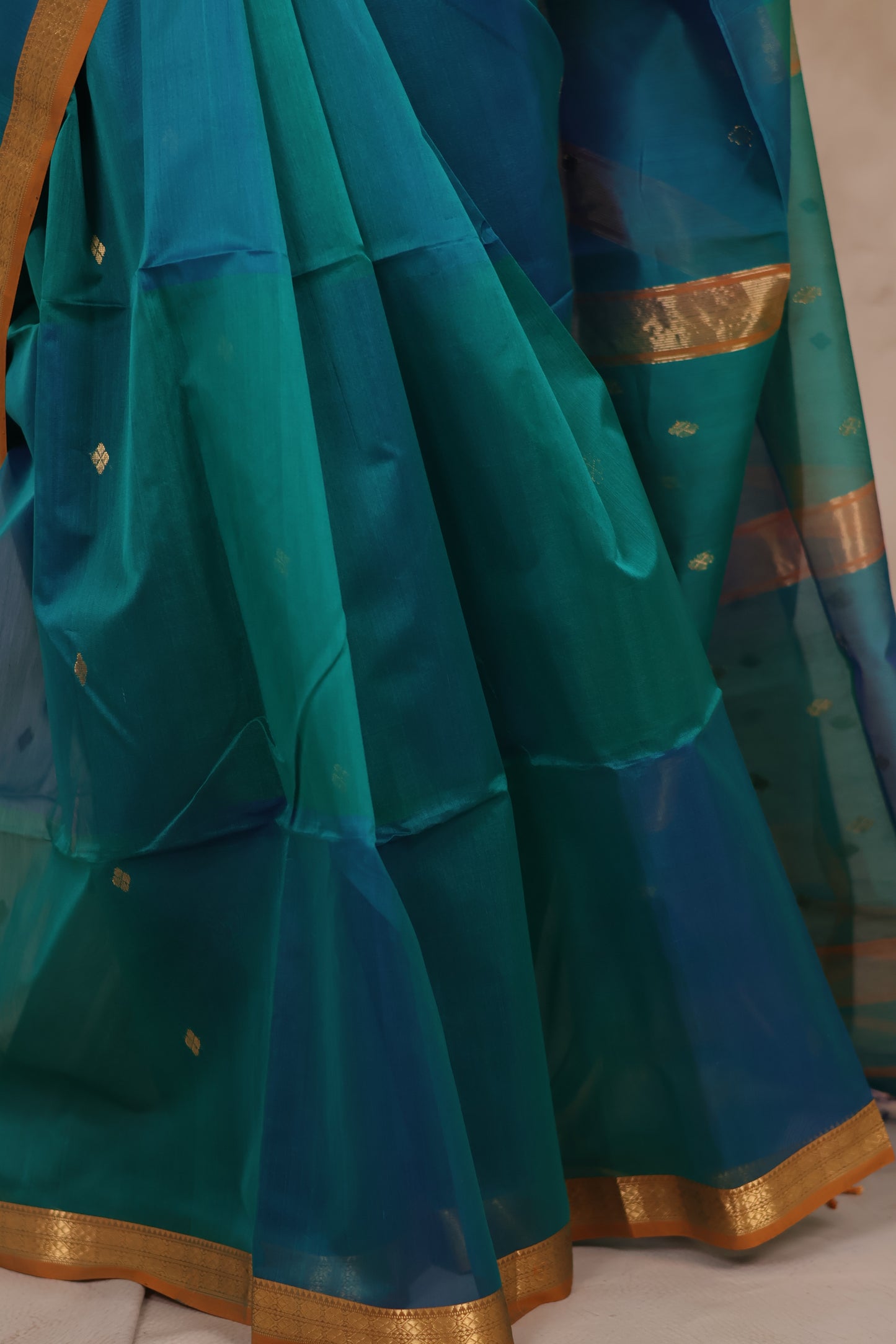 Dual Shade Green & Blue Handloom Maheswari Silk Cotton Sarees | Looms & Tassels