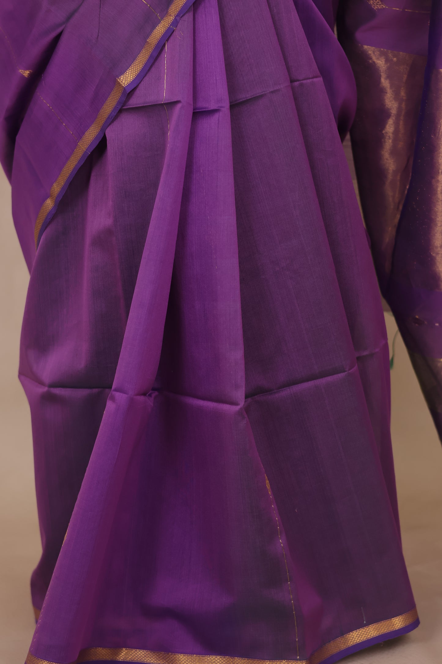 Dual Tone Handloom Maheswari Silk Cotton Sarees | Looms & Tassels