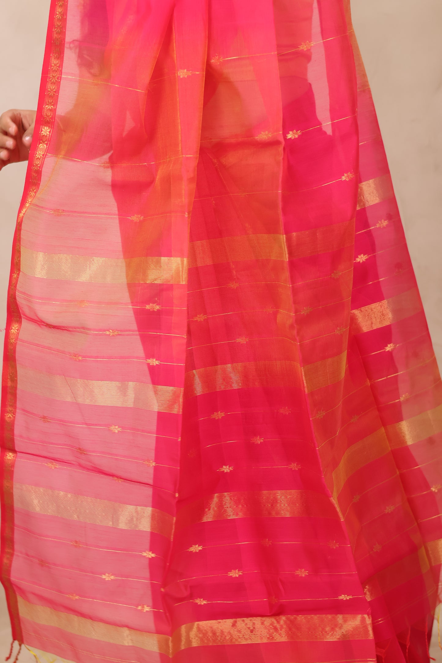 Dual Tone Handloom Maheswari Silk Cotton Sarees | Looms & Tassels