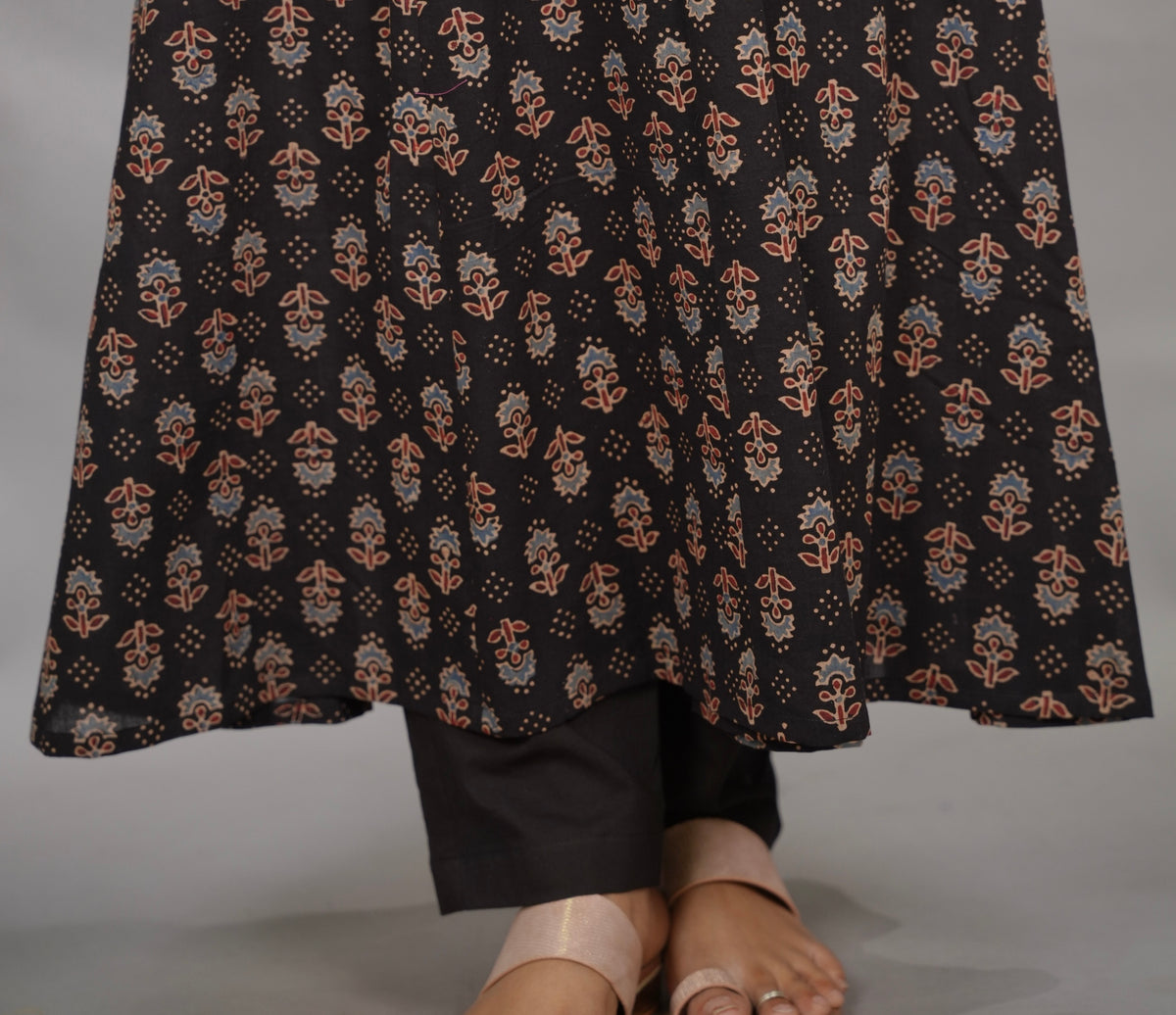 Black Plain Cotton Narrow Pant