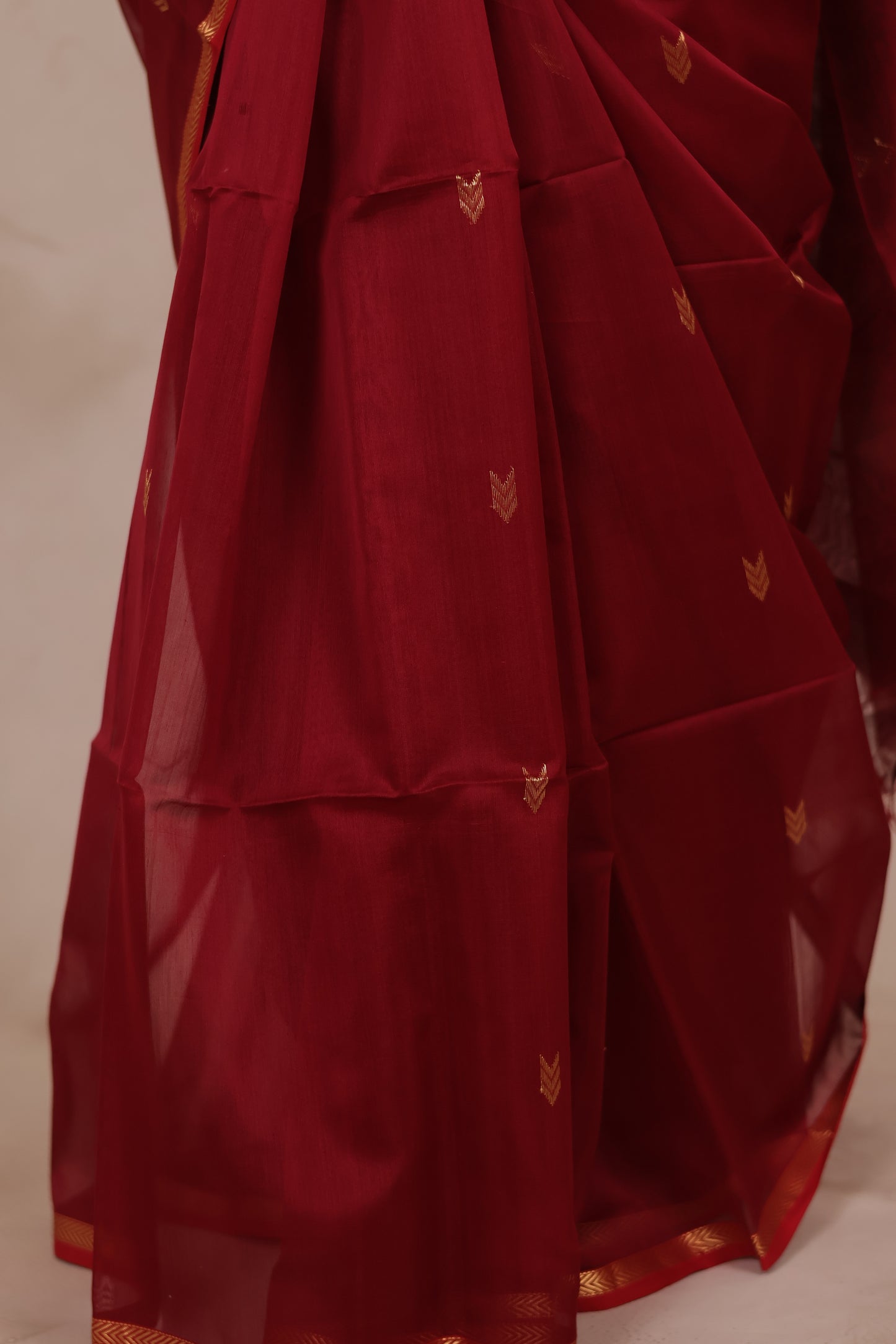 Maroon Handloom Maheswari Silk Cotton Sarees | Looms & Tassels