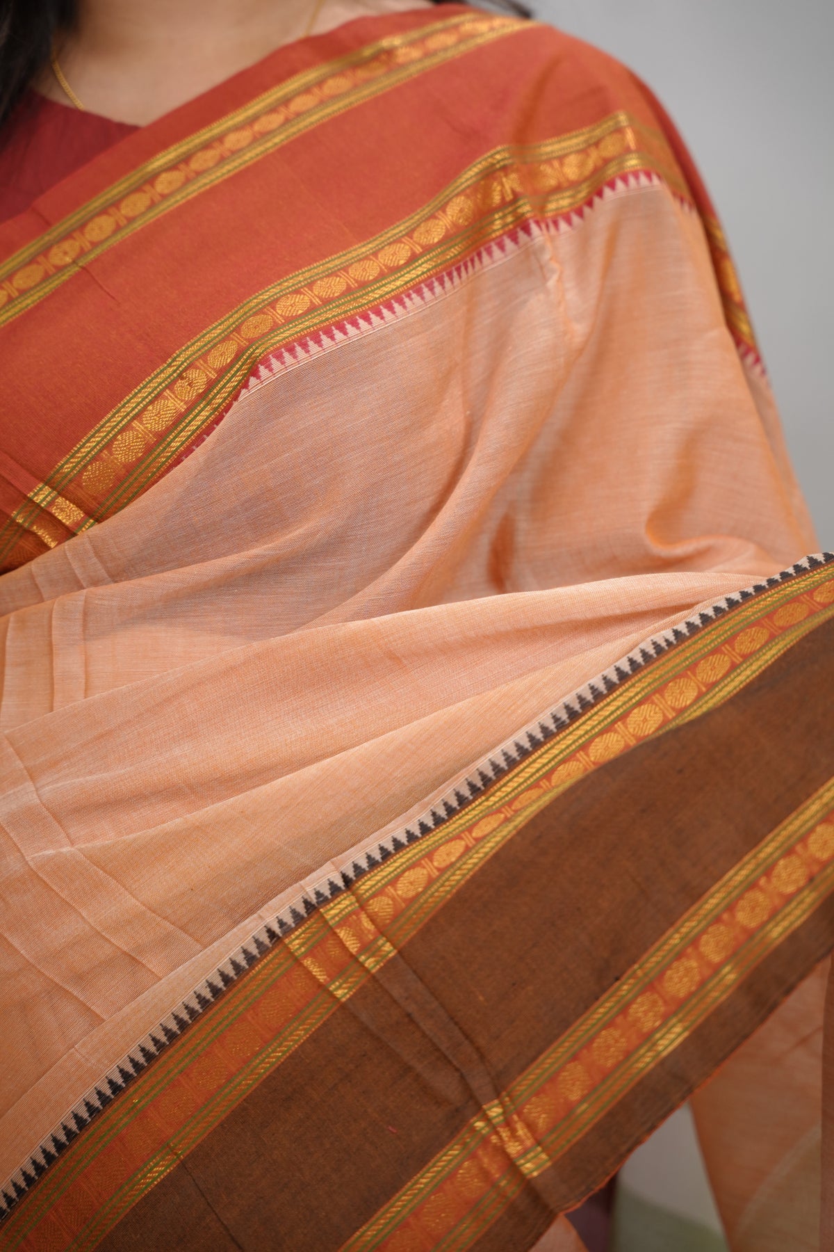 Peach Narayanpet Cotton Saree With Ganga And Jamuna Border | Looms & Tassels