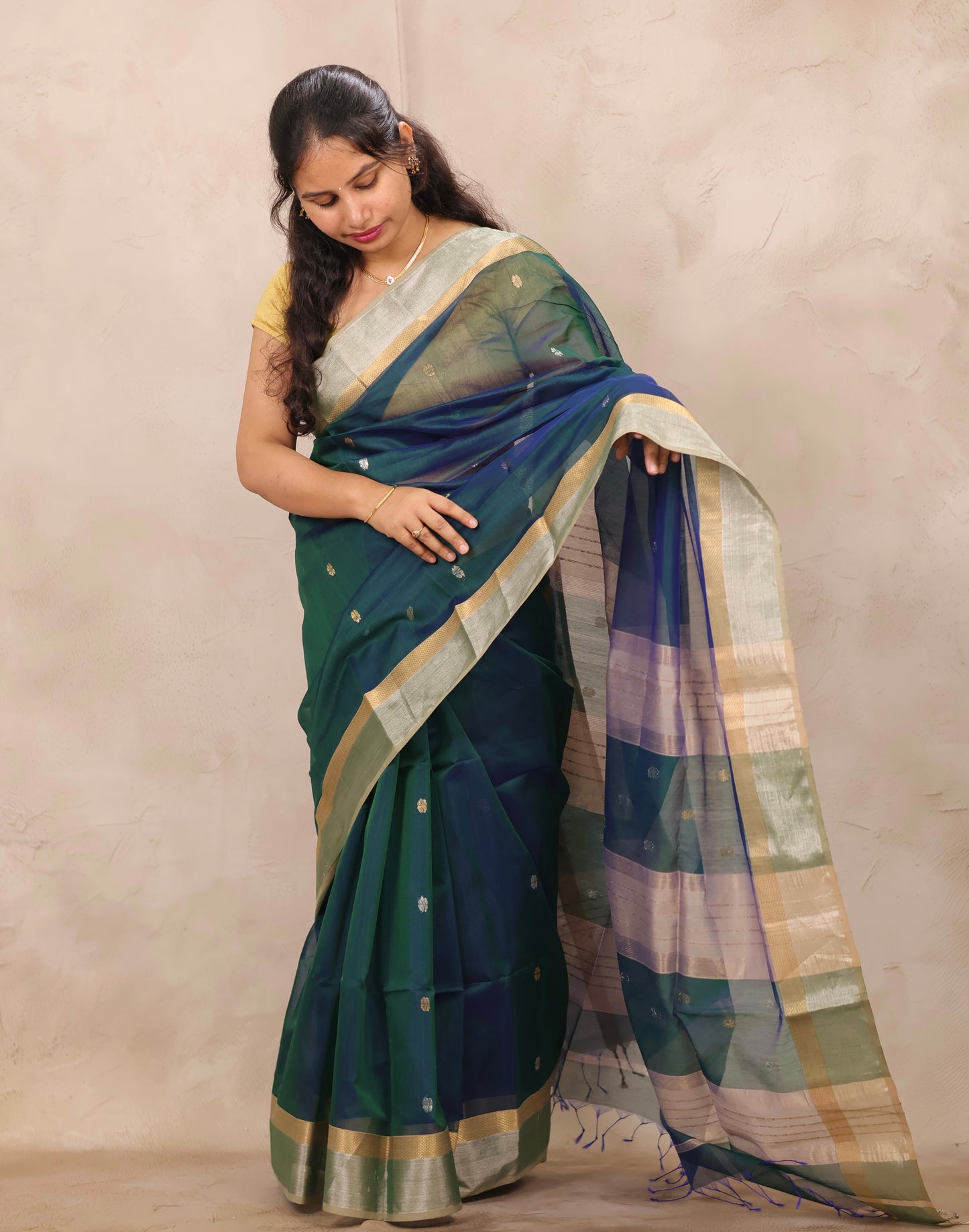 Peacock Blue Handloom Maheswari Silk Cotton Sarees | Looms & Tassels