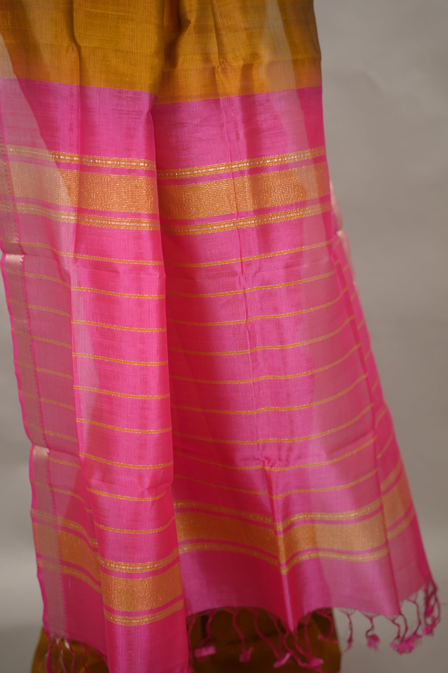 Gold Handloom Mangalagiri Silk Saree| Looms & Tassels