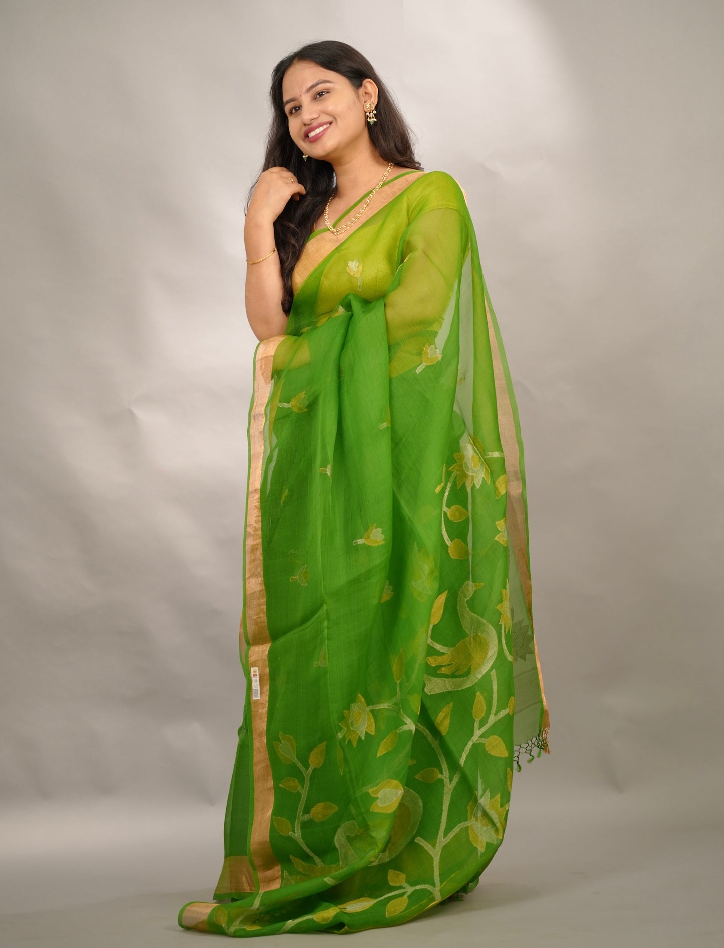 Paret Green Handloom Muslin Silk Saree With jamdhani weaving | Looms & Tassels