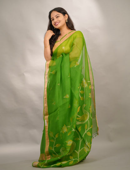 Paret Green Handloom Muslin Silk Saree With jamdhani weaving | Looms & Tassels