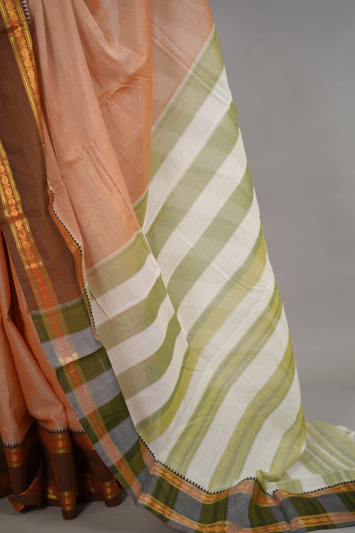 Peach Narayanpet Cotton Saree With Ganga And Jamuna Border | Looms & Tassels