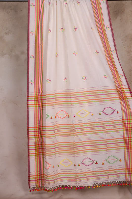 White Bhujodi weaving Malai Cotton Saree | Looms & Tassels
