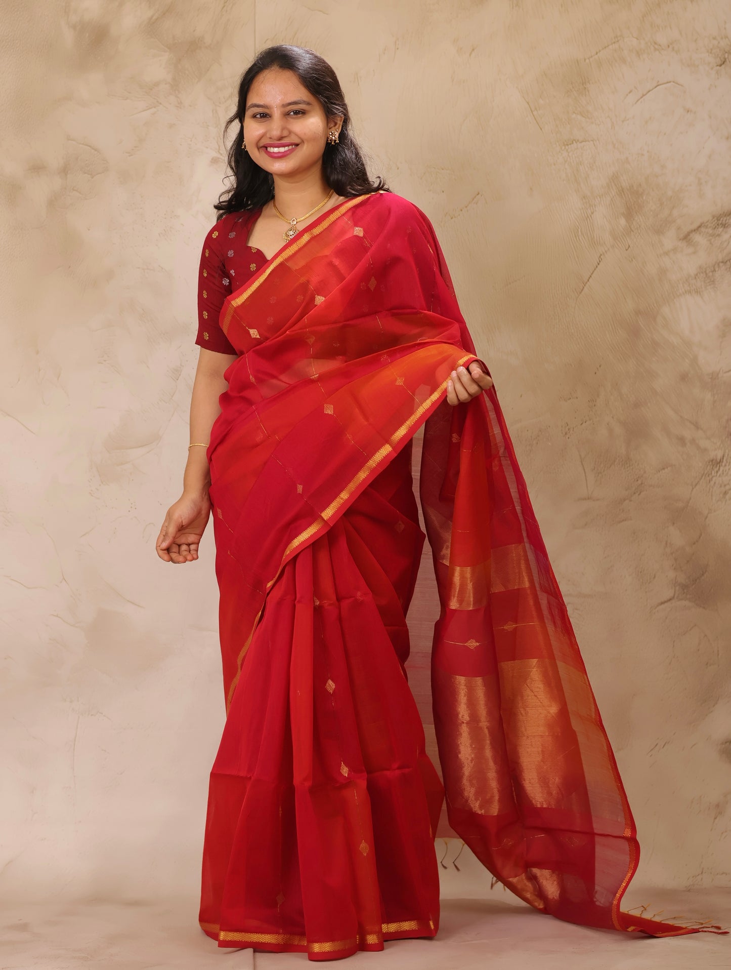 Red Dual Tone Handloom Maheswari Silk Cotton Sarees | Looms & Tassels