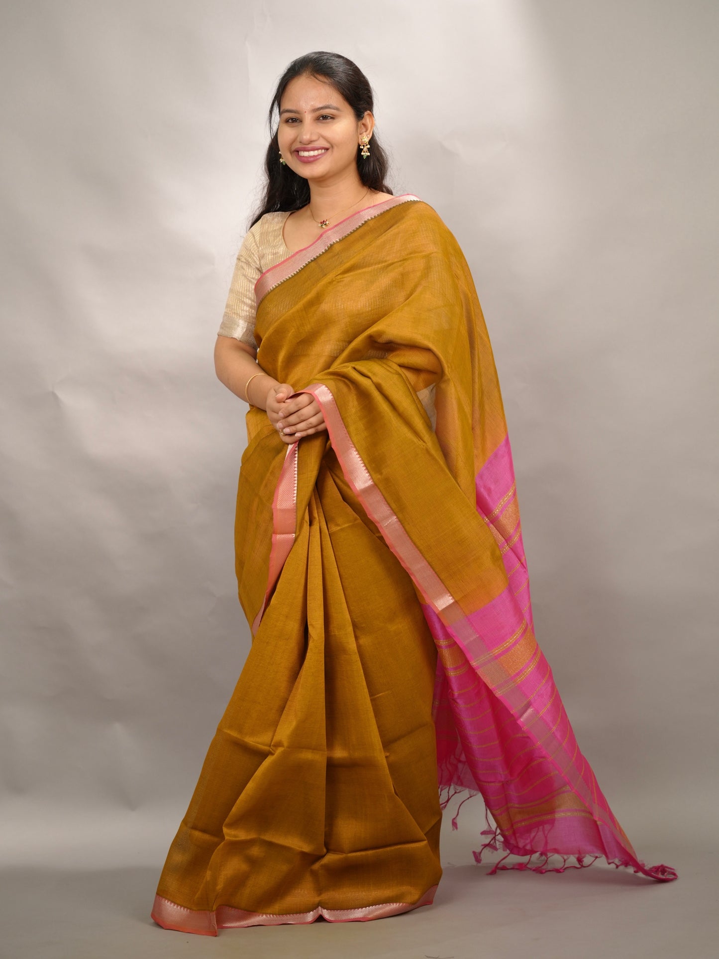 Gold Handloom Mangalagiri Silk Saree| Looms & Tassels