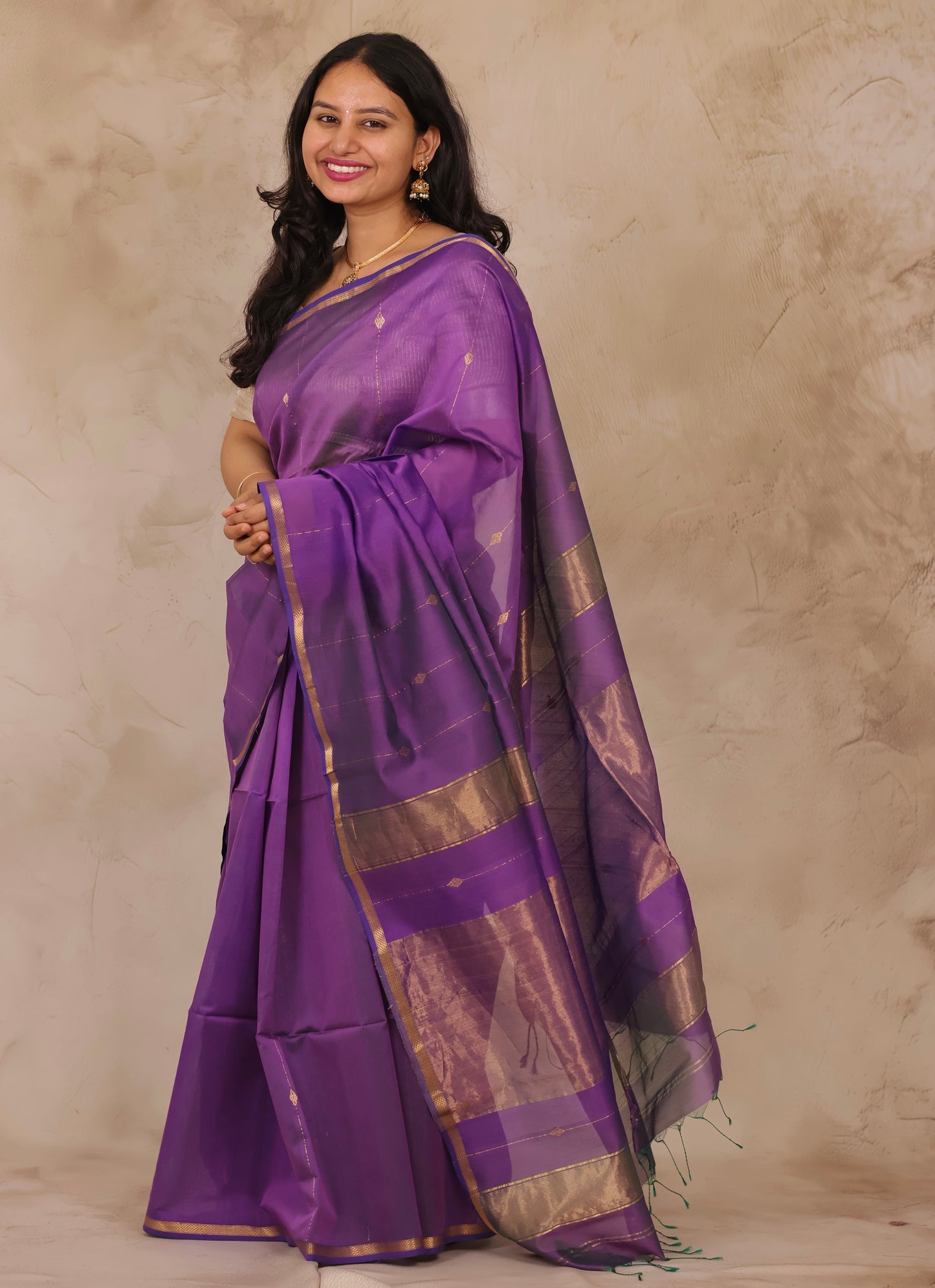 Dual Tone Handloom Maheswari Silk Cotton Sarees | Looms & Tassels