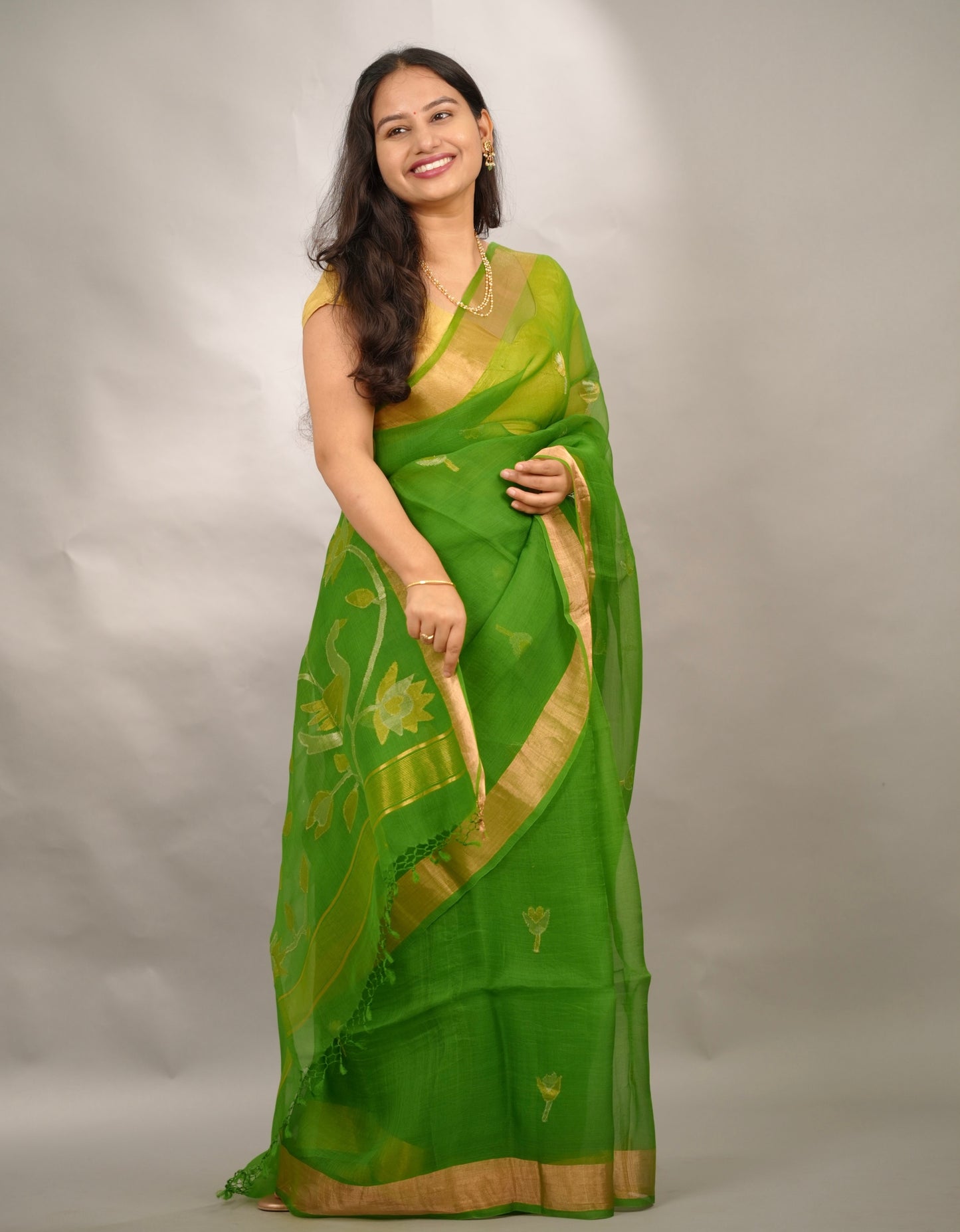 Paret Green Handloom Muslin Silk Saree With jamdhani weaving | Looms & Tassels