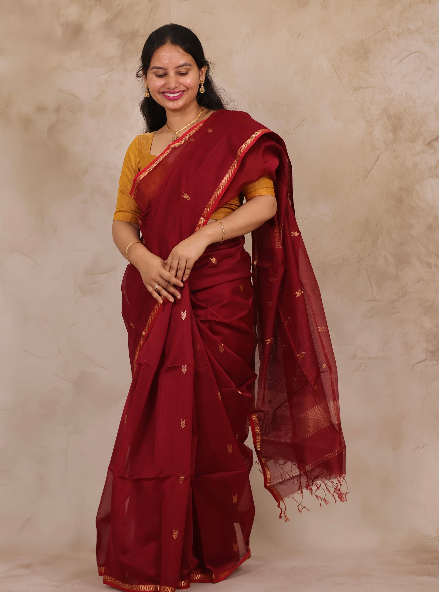 Maroon Handloom Maheswari Silk Cotton Sarees | Looms & Tassels