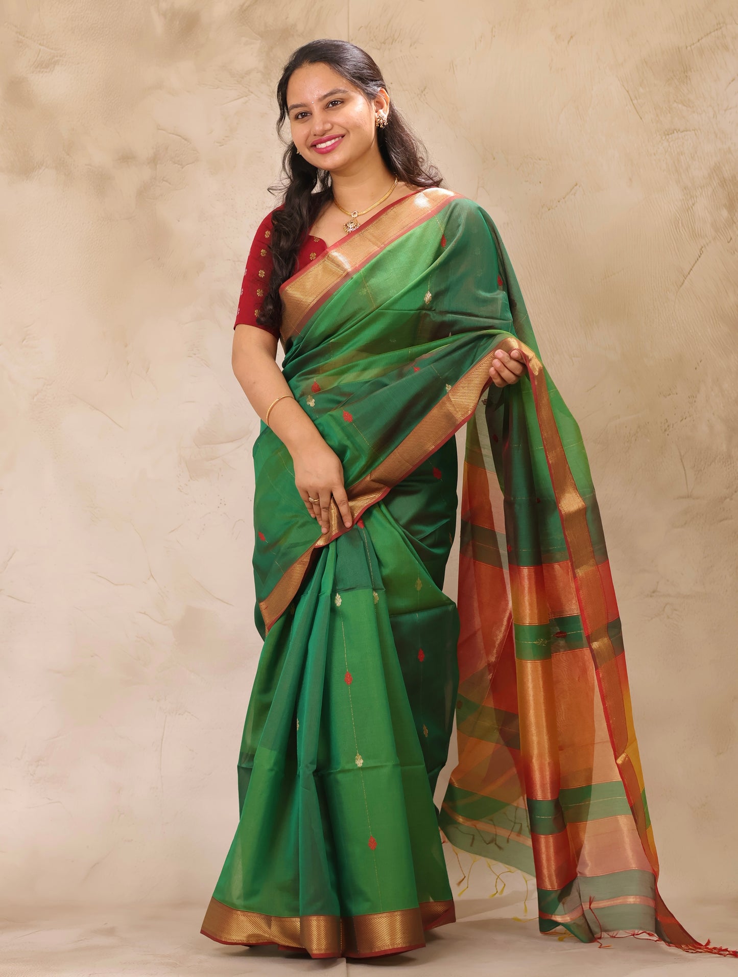 Green Dual Tone Handloom Maheswari Silk Cotton Sarees | Looms & Tassels