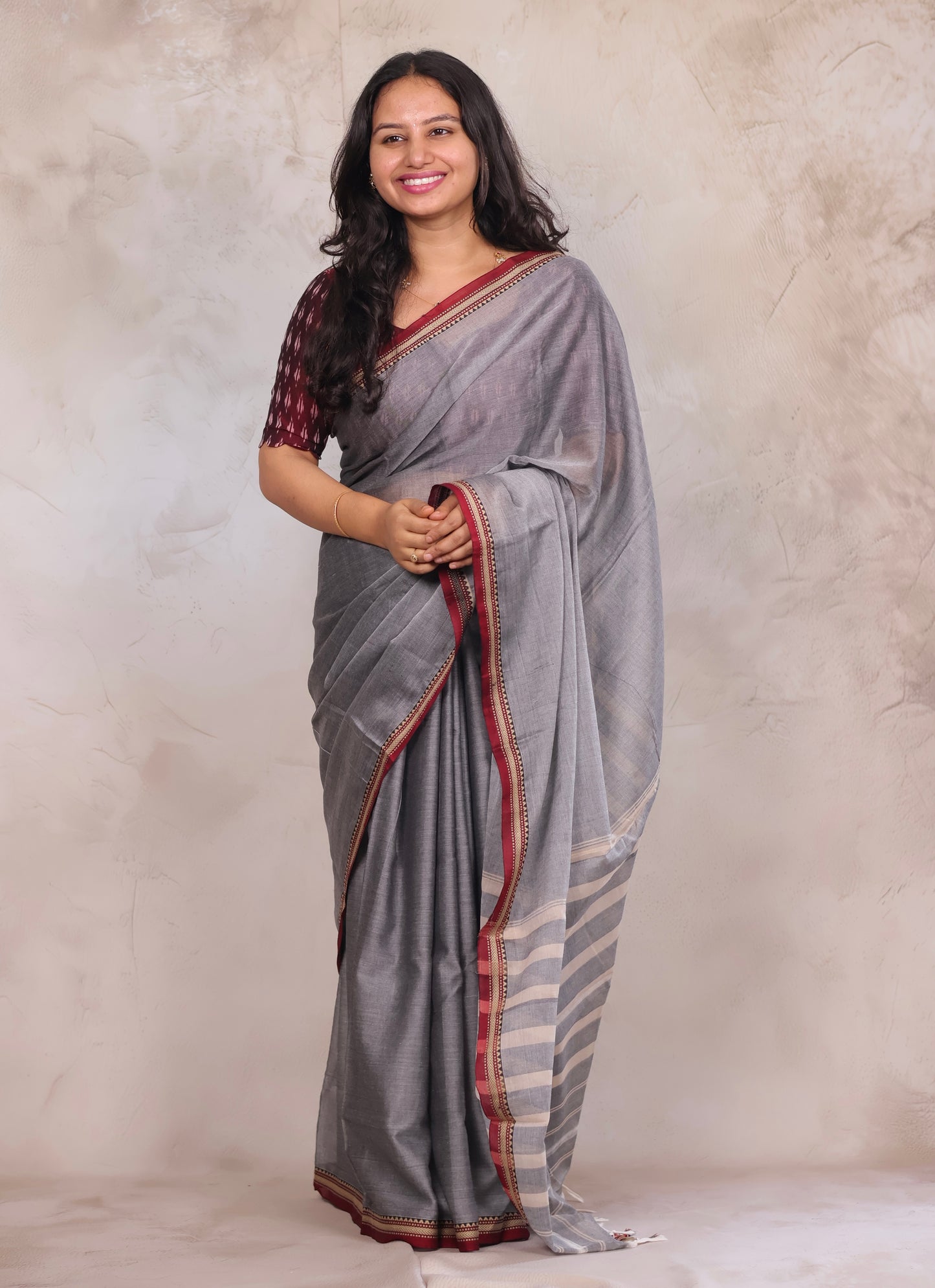 Grey Narayanpet Cotton Saree with Ikkat Blouse Piece | Looms & Tassels