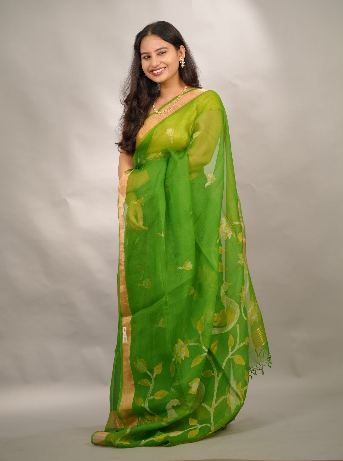 Paret Green Handloom Muslin Silk Saree With jamdhani weaving | Looms & Tassels