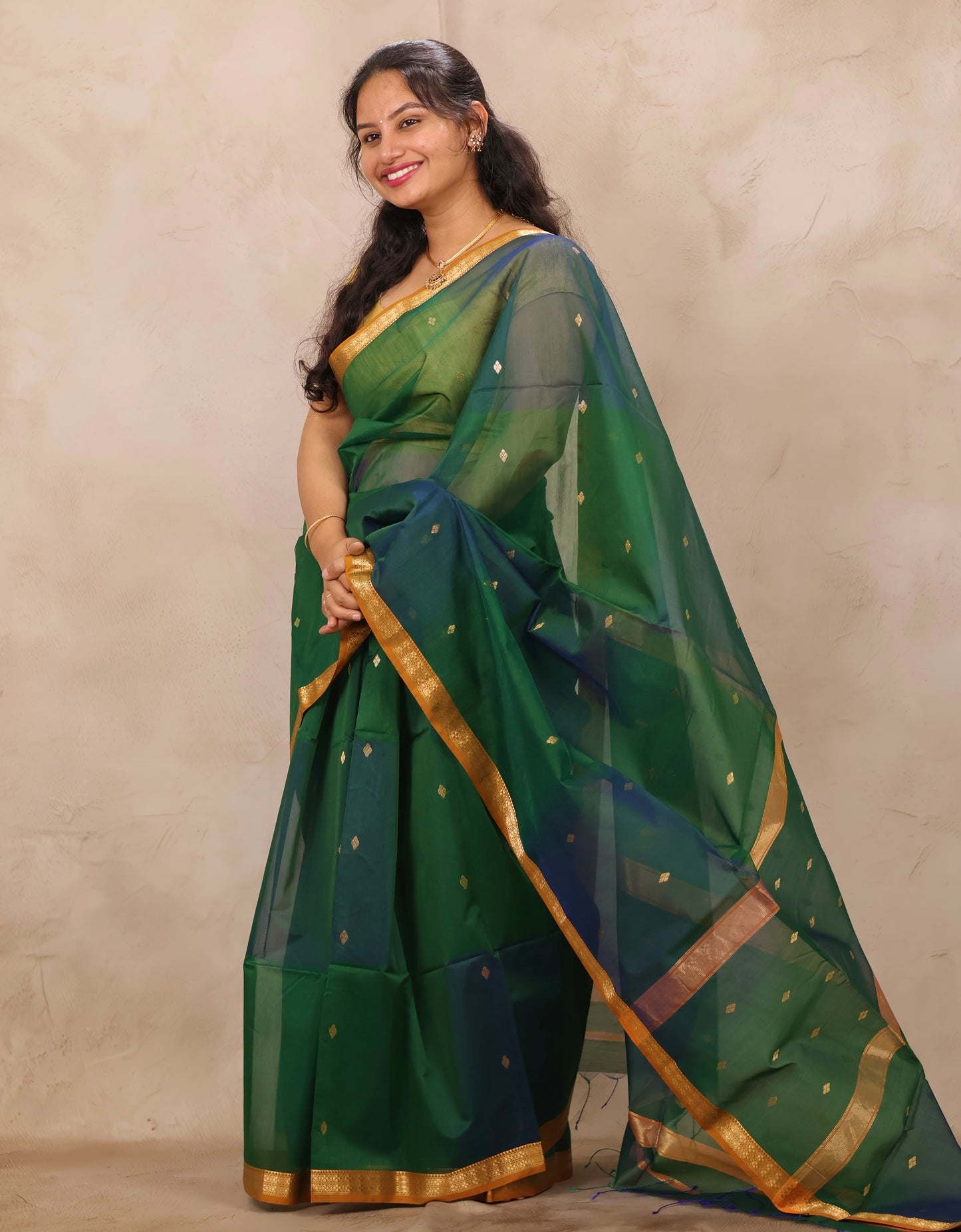 Green Dual Tone Handloom Maheswari Silk Cotton Sarees | Looms & Tassels