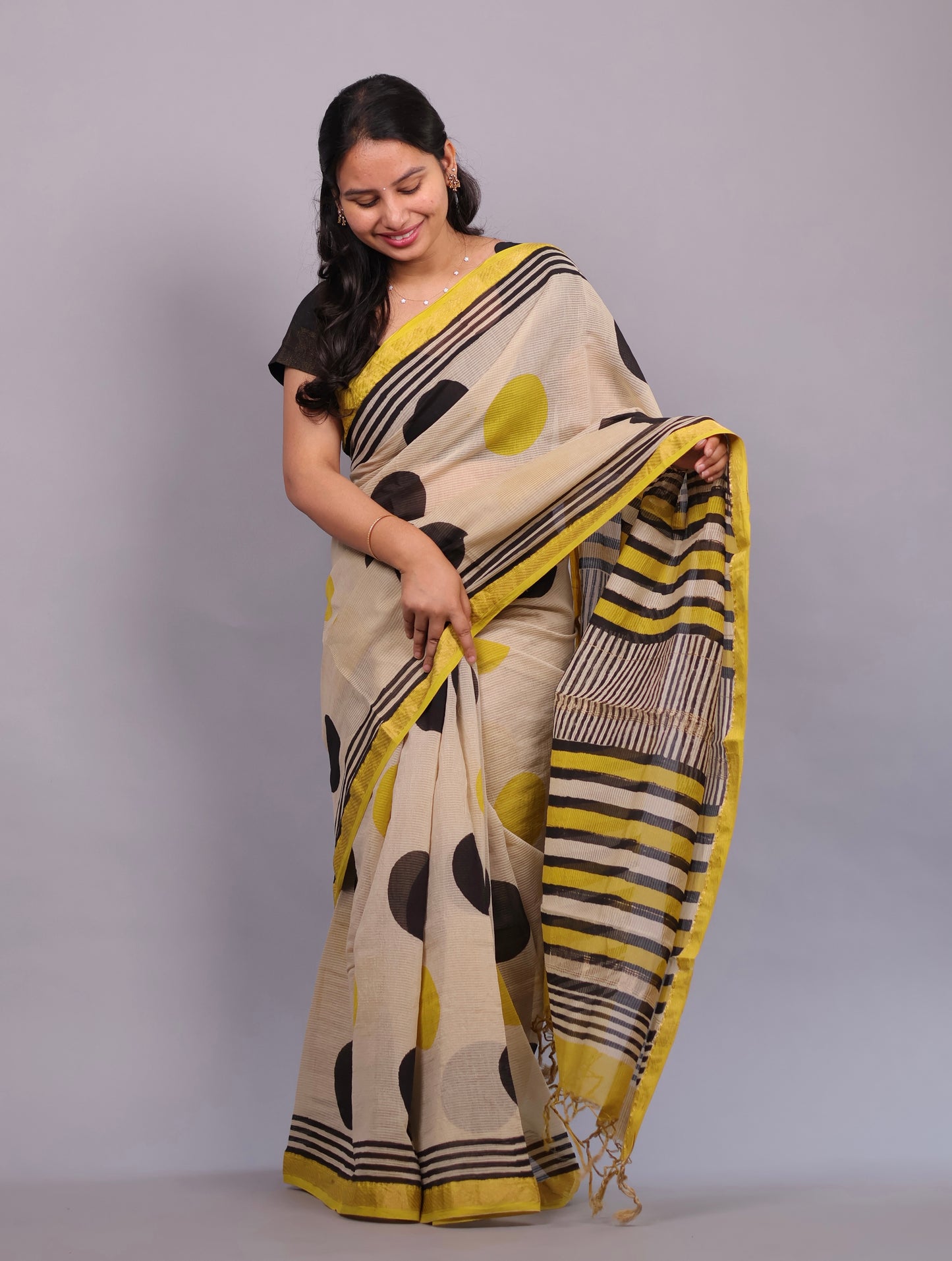 Cream Bagru Hand Block Printed Maheswari Silk Cotton Saree