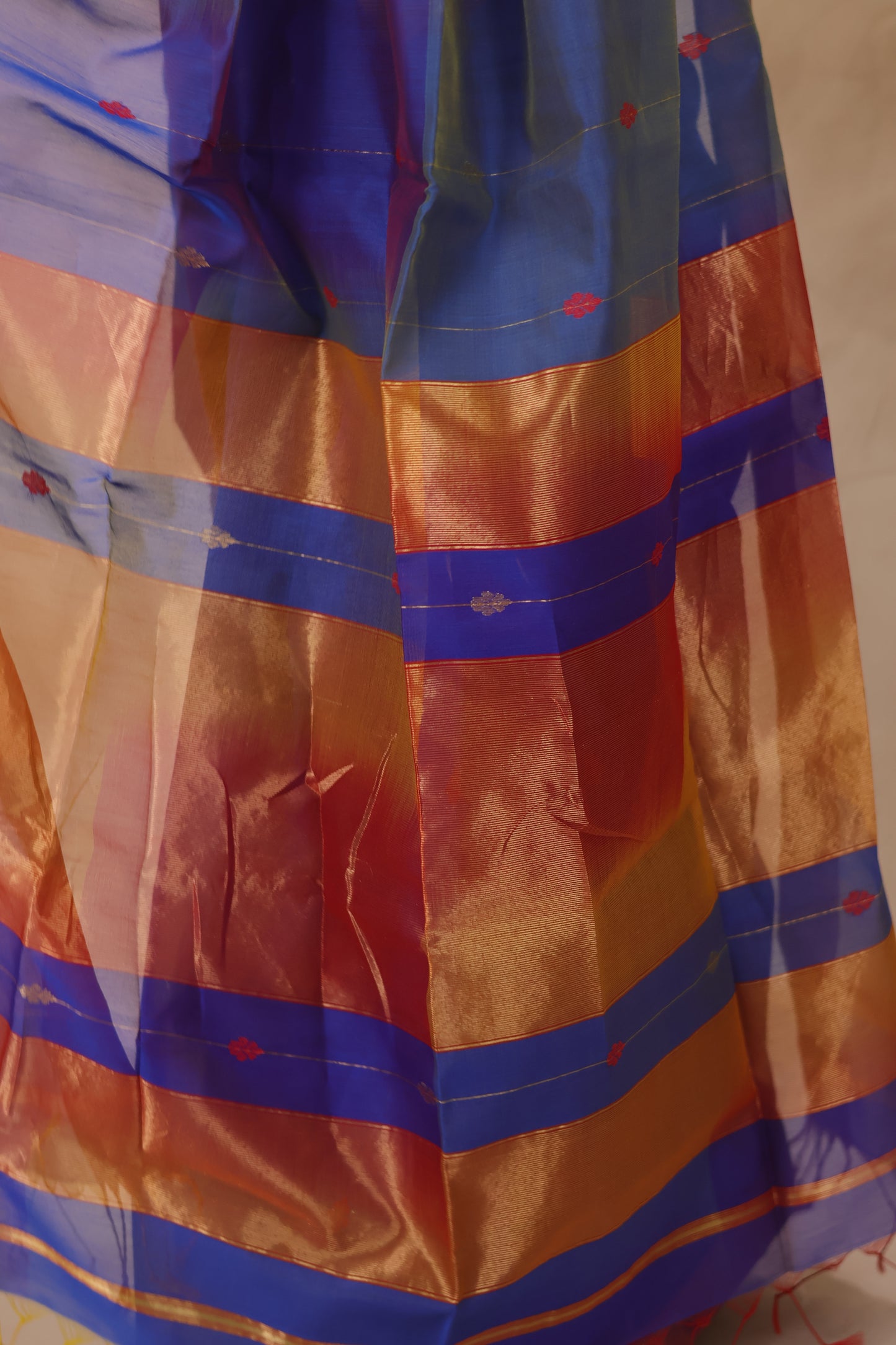 Blue Dual Tone Handloom Maheswari Silk Cotton Sarees | Looms & Tassels