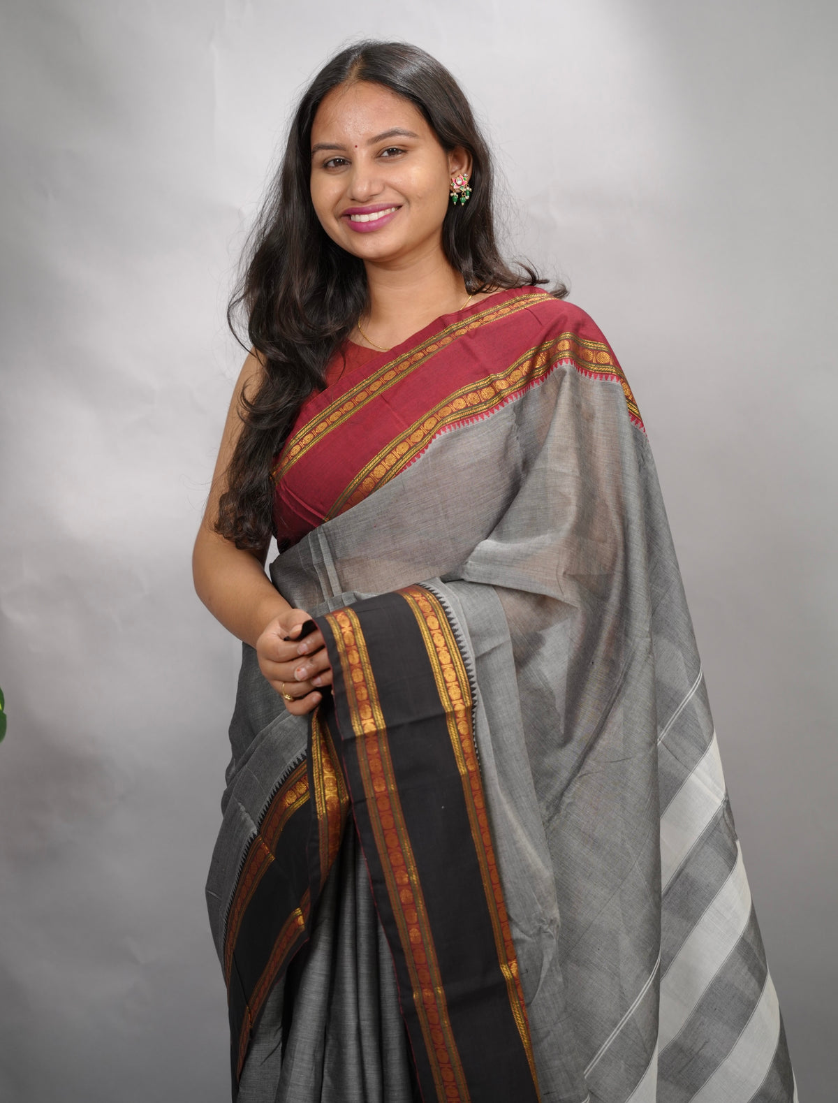 Grey Narayanpet Cotton Saree With Ganga And Jamuna Border | Looms & Tassels