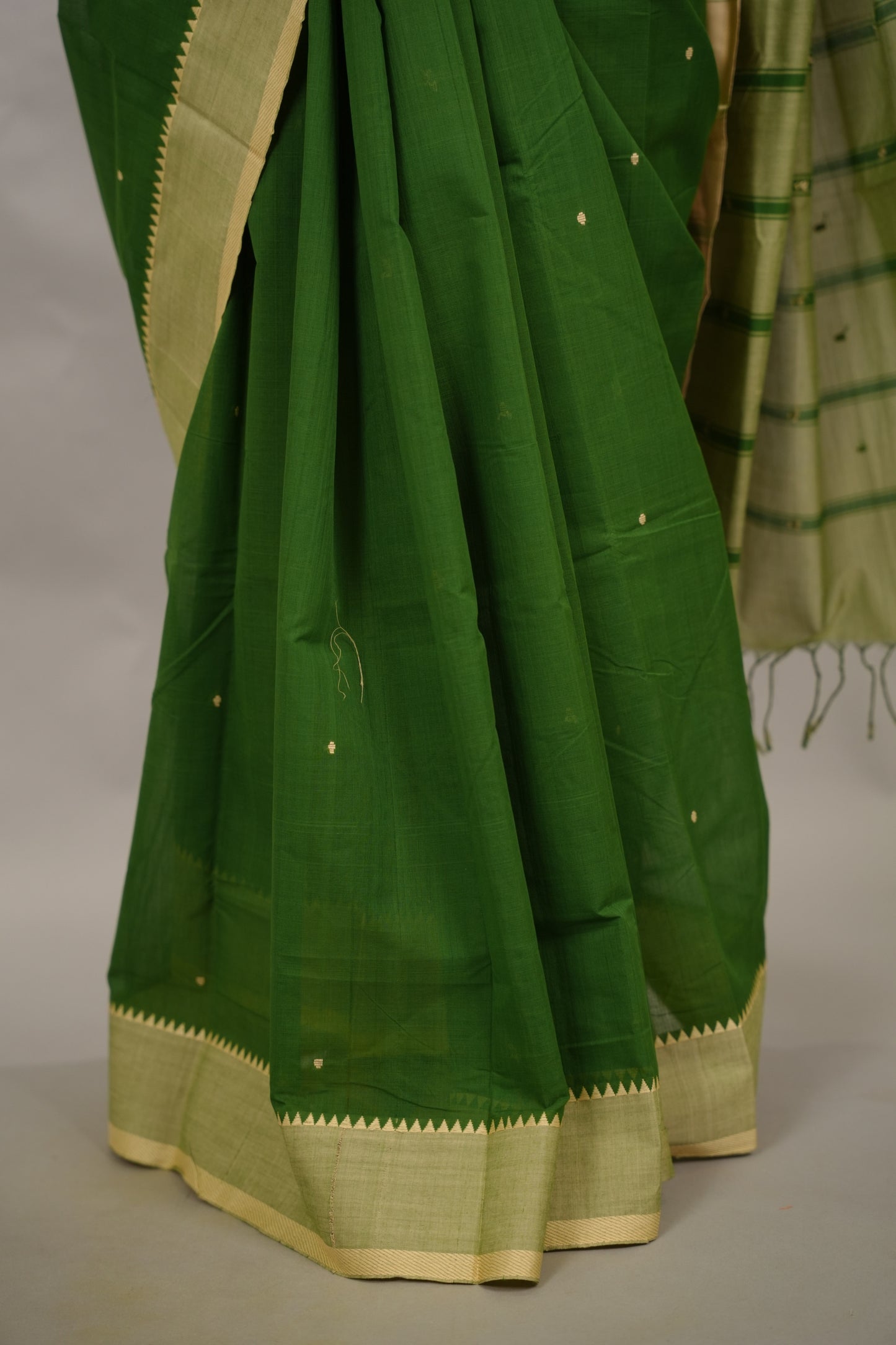 Green handloom venkatagiri cotton saree Without Blouse | Looms & Tassels