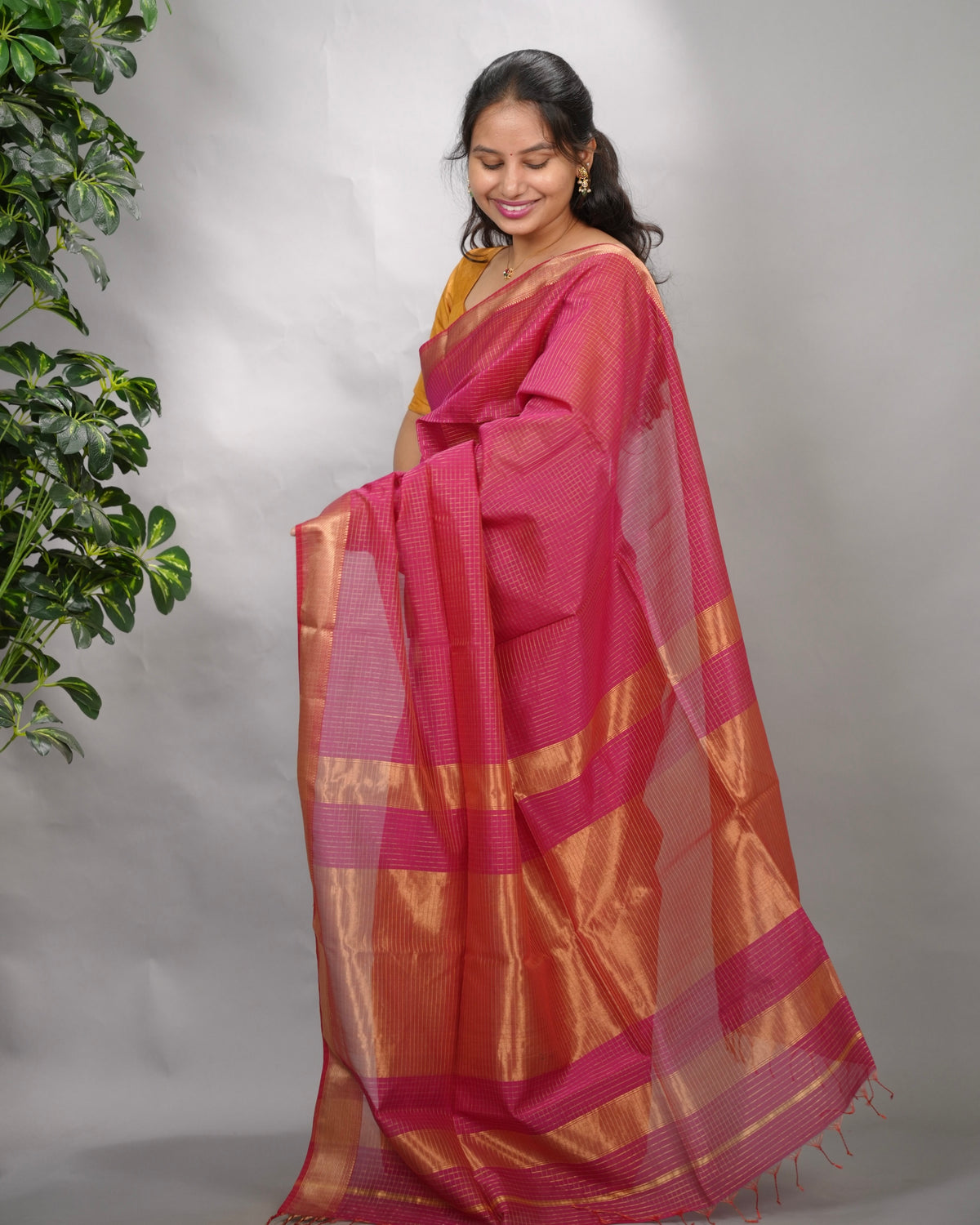 Pink Checks Handloom Maheswari Silk Cotton Sarees | Looms & Tassels