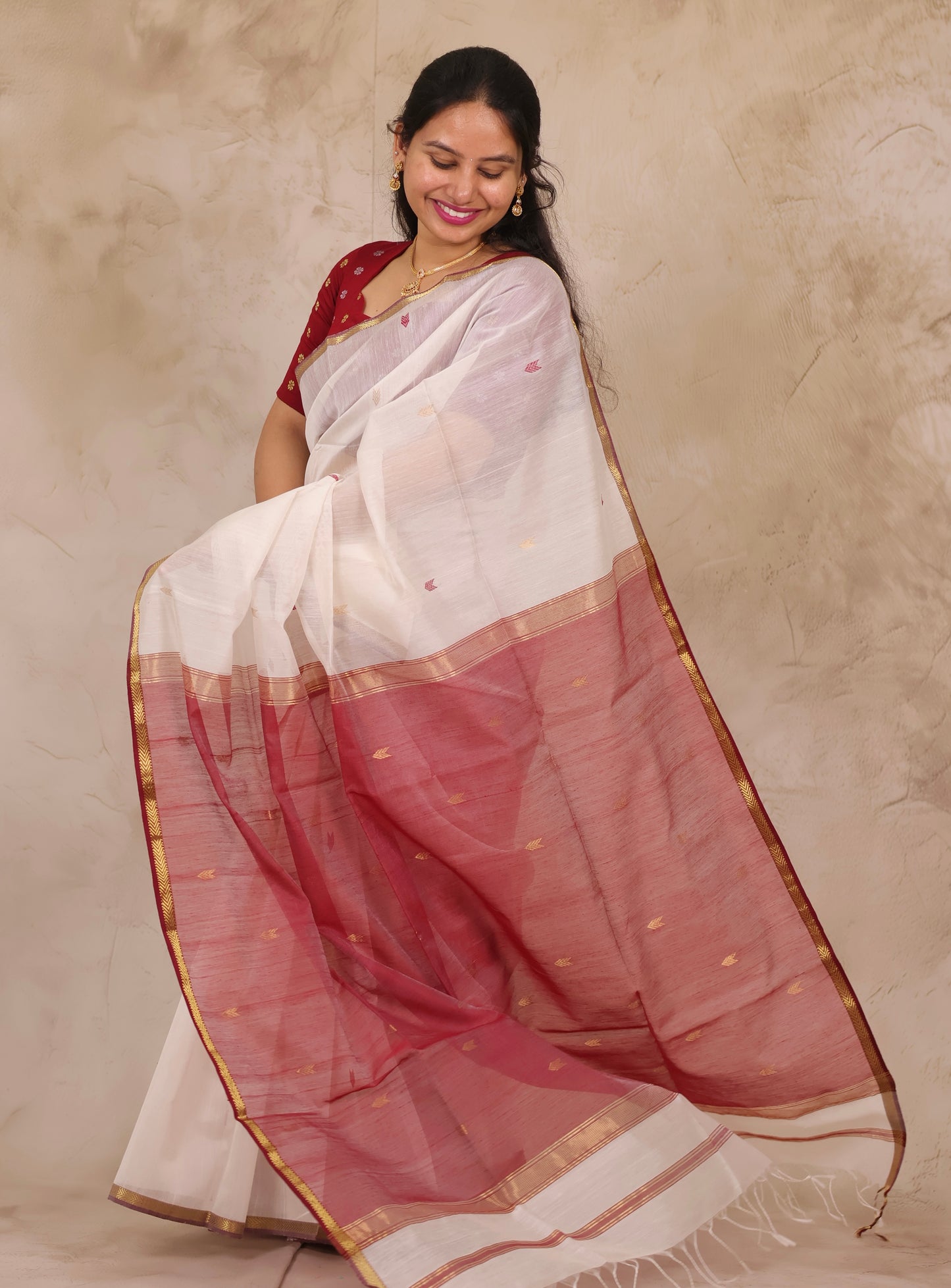 White & Maroon Handloom Maheswari Silk Cotton Sarees | Looms & Tassels