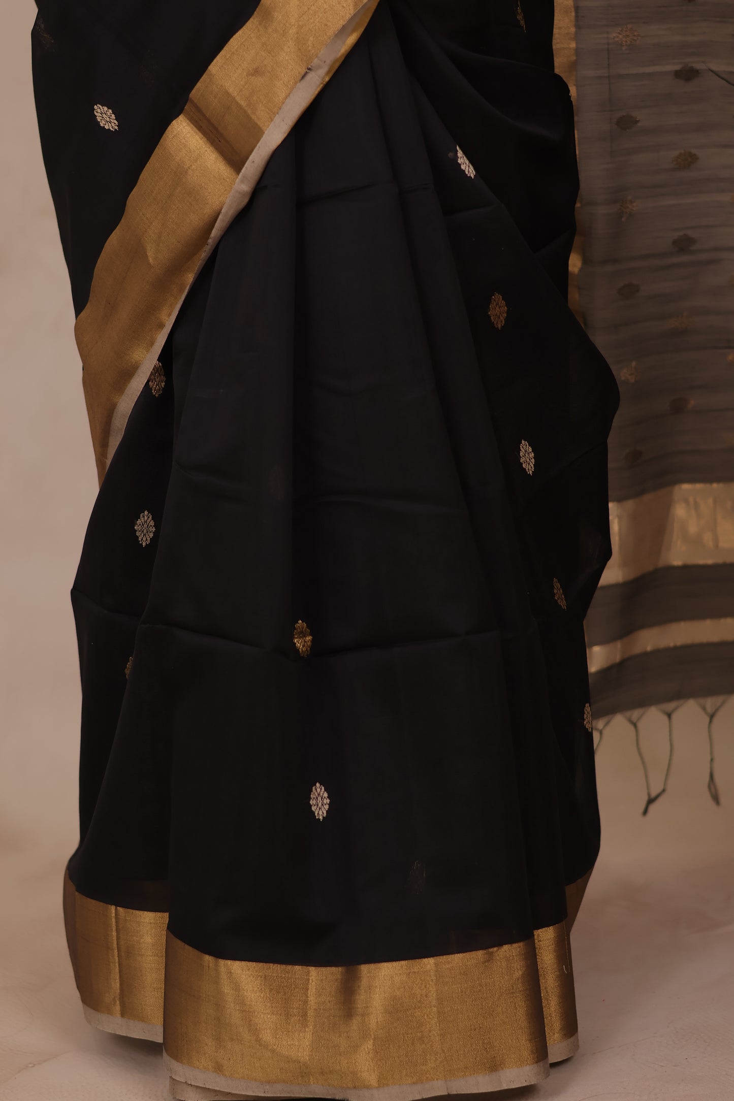 Black Handloom Maheswari Silk Cotton Sarees | Looms & Tassels