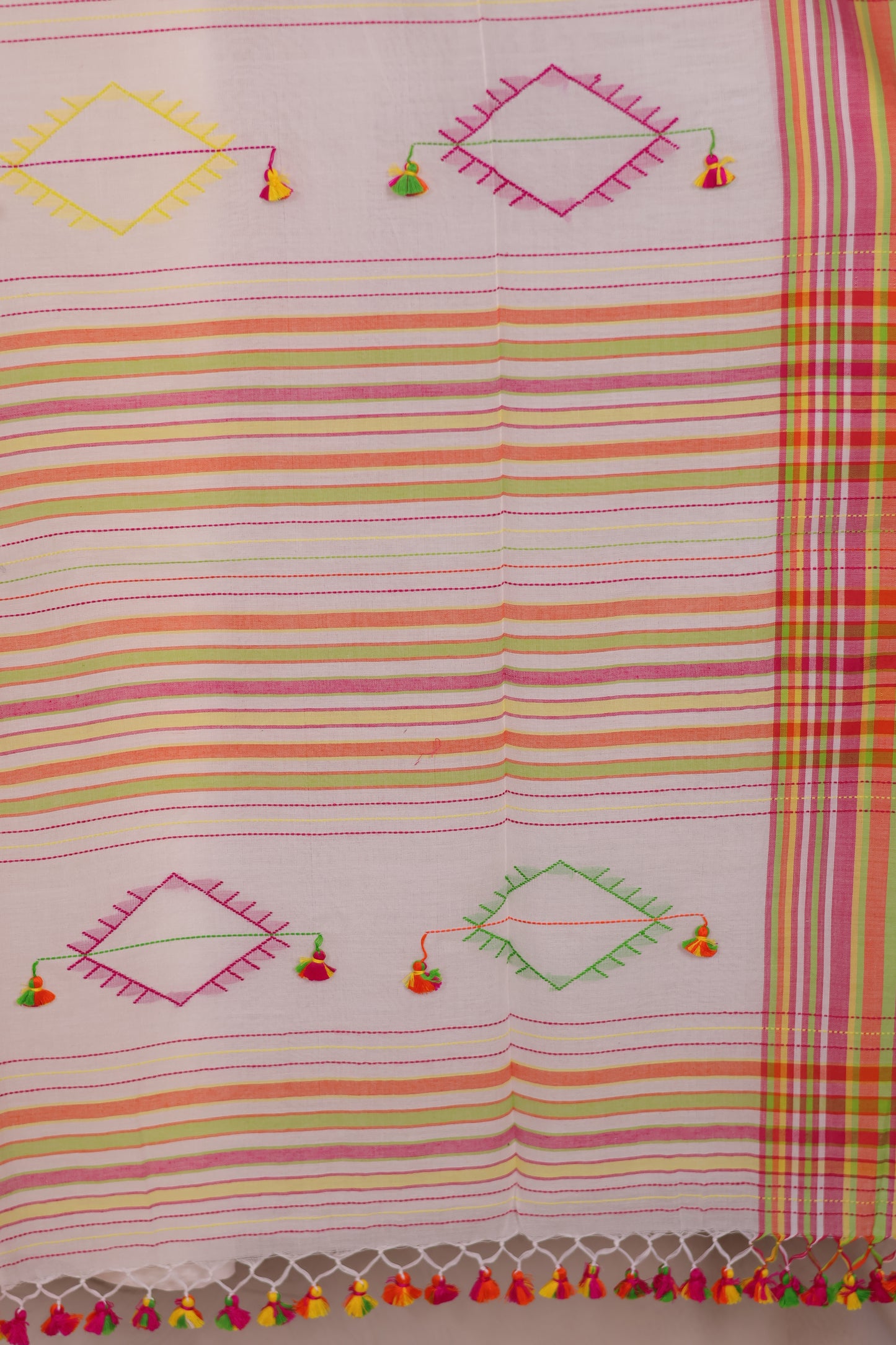 White Bhujodi weaving Malai Cotton Saree | Looms & Tassels
