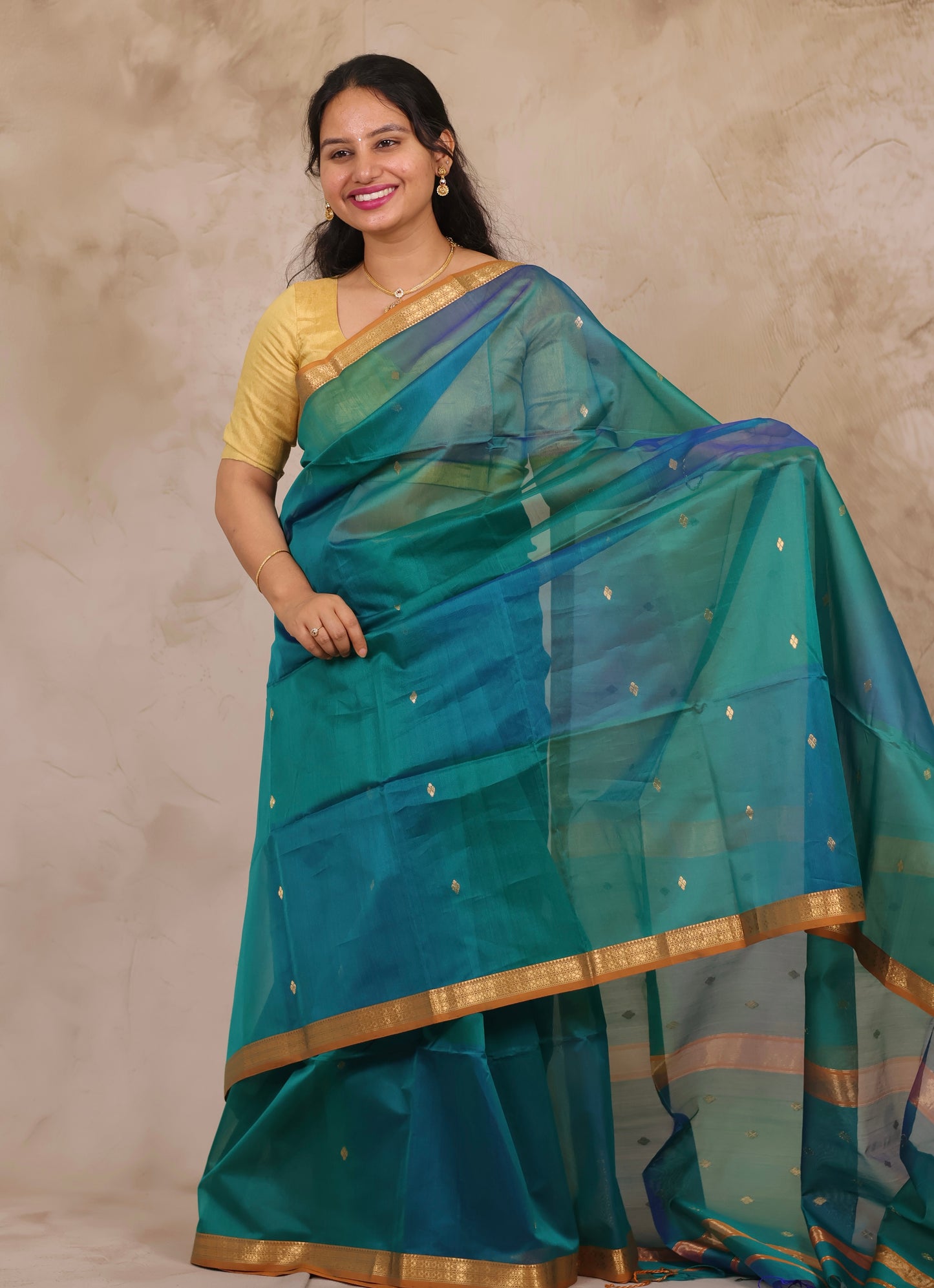 Dual Shade Green & Blue Handloom Maheswari Silk Cotton Sarees | Looms & Tassels