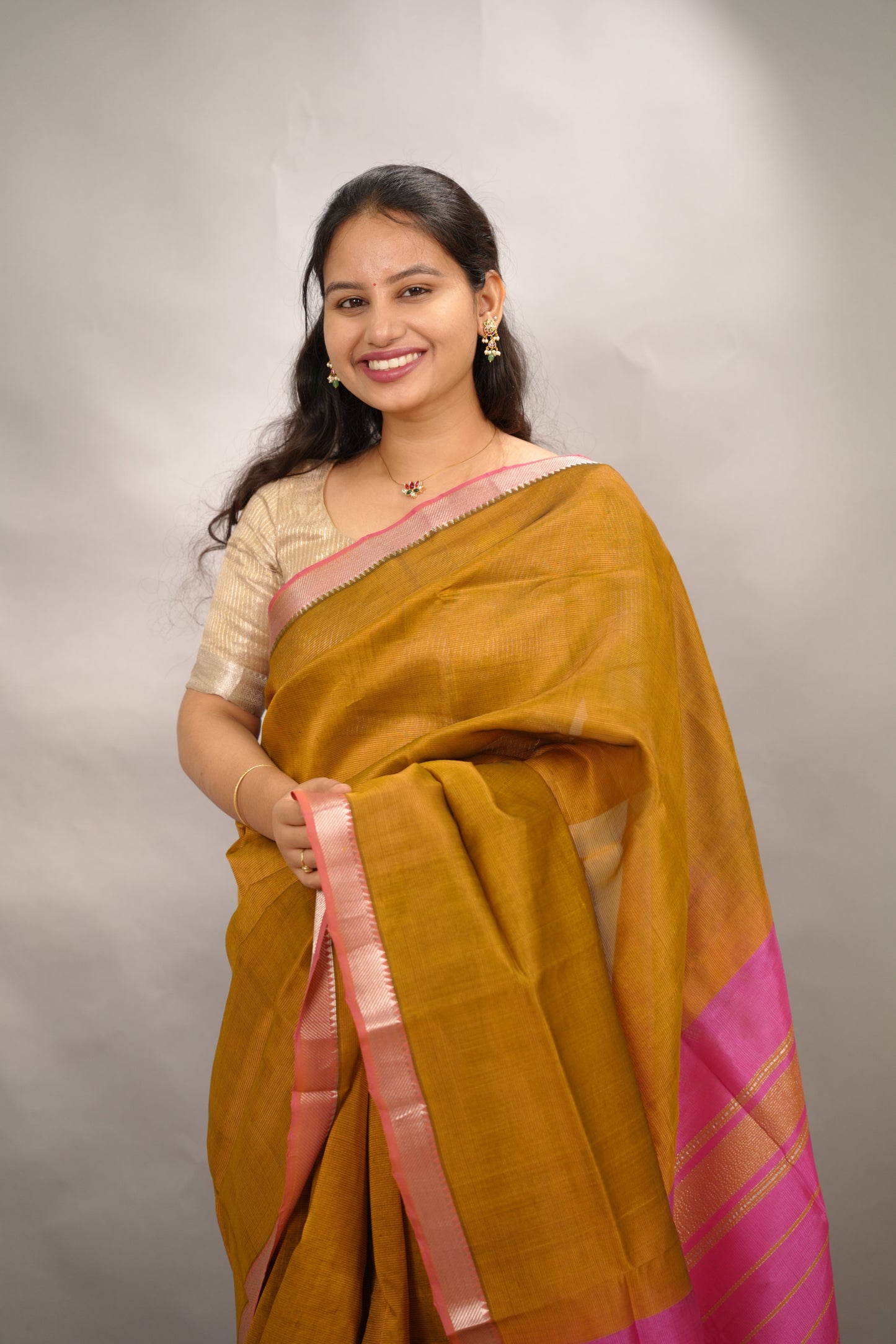 Gold Handloom Mangalagiri Silk Saree| Looms & Tassels