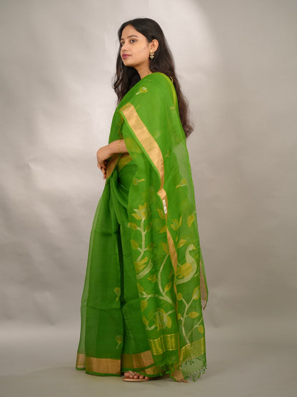 Paret Green Handloom Muslin Silk Saree With jamdhani weaving | Looms & Tassels