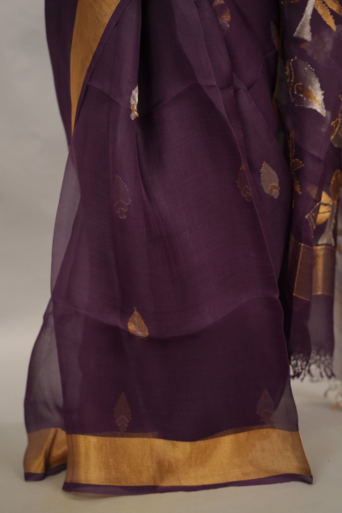 Purple Handloom Muslin Silk Saree With jamdhani weaving | Looms & Tassels