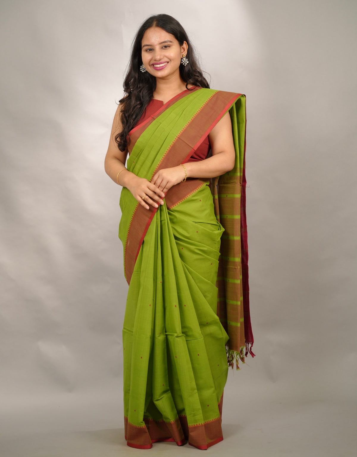 Parrot Green Handloom Venkatagiri Cotton Saree Without Blouse | Looms & Tassels