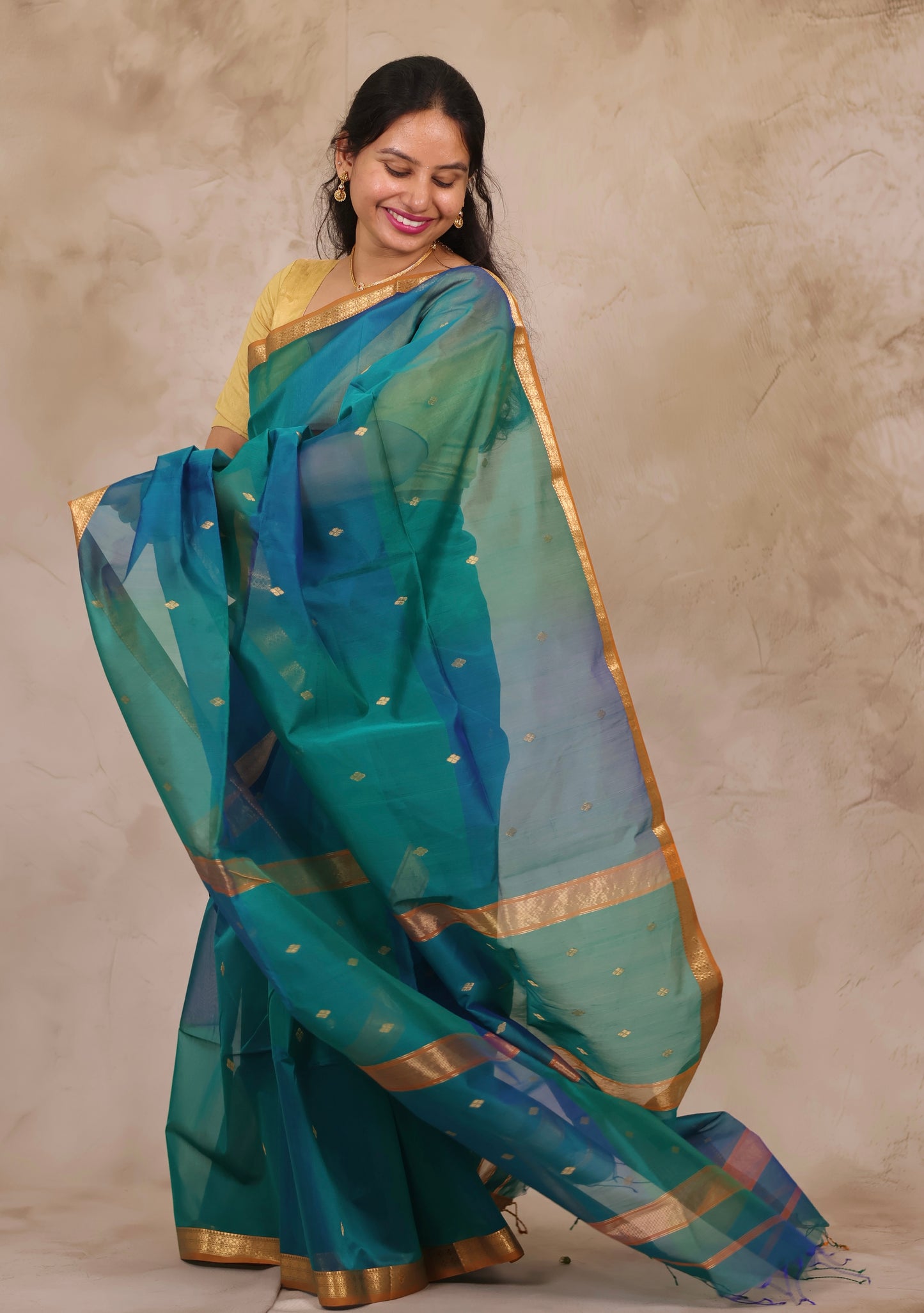 Dual Shade Green & Blue Handloom Maheswari Silk Cotton Sarees | Looms & Tassels