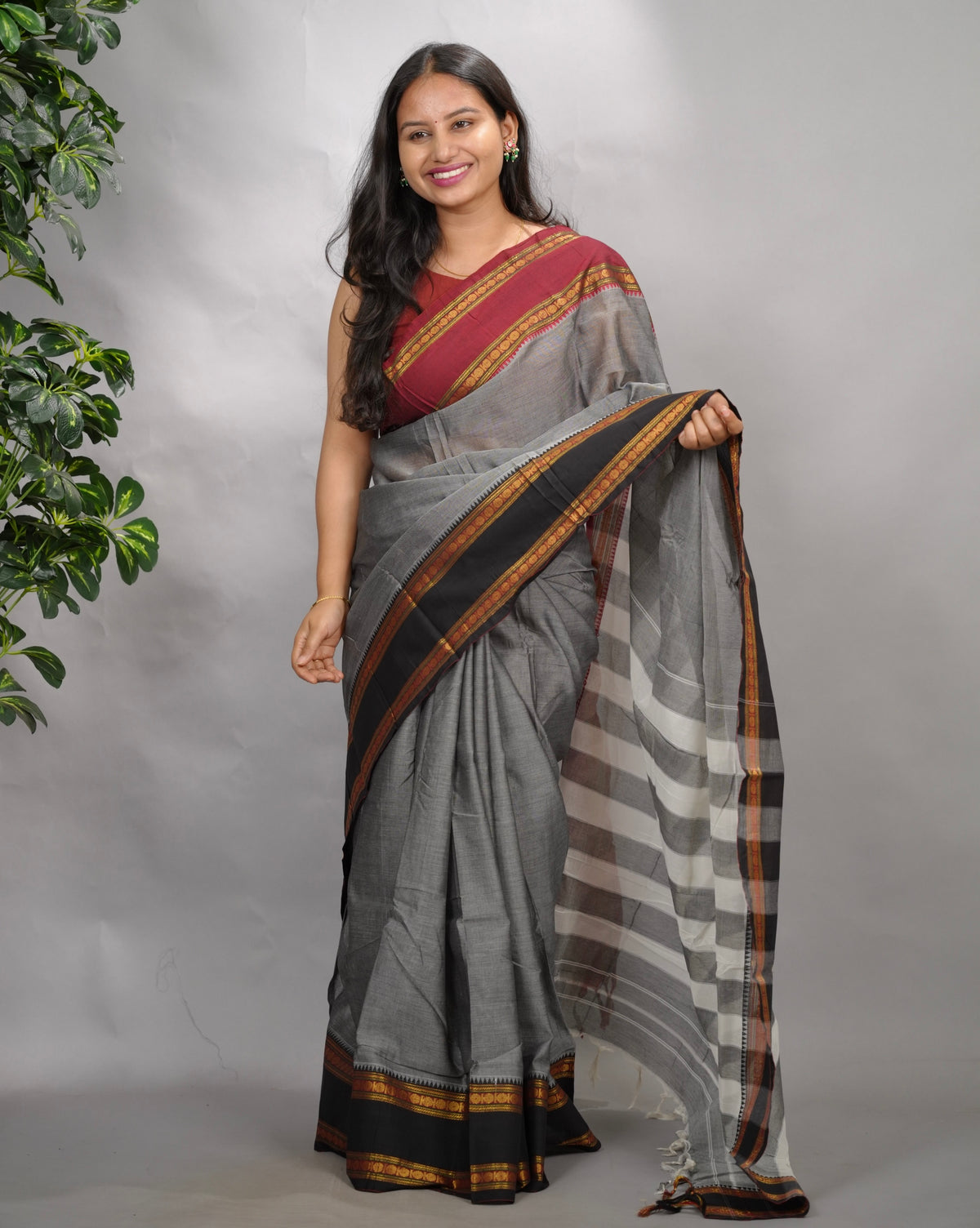 Grey Narayanpet Cotton Saree With Ganga And Jamuna Border | Looms & Tassels