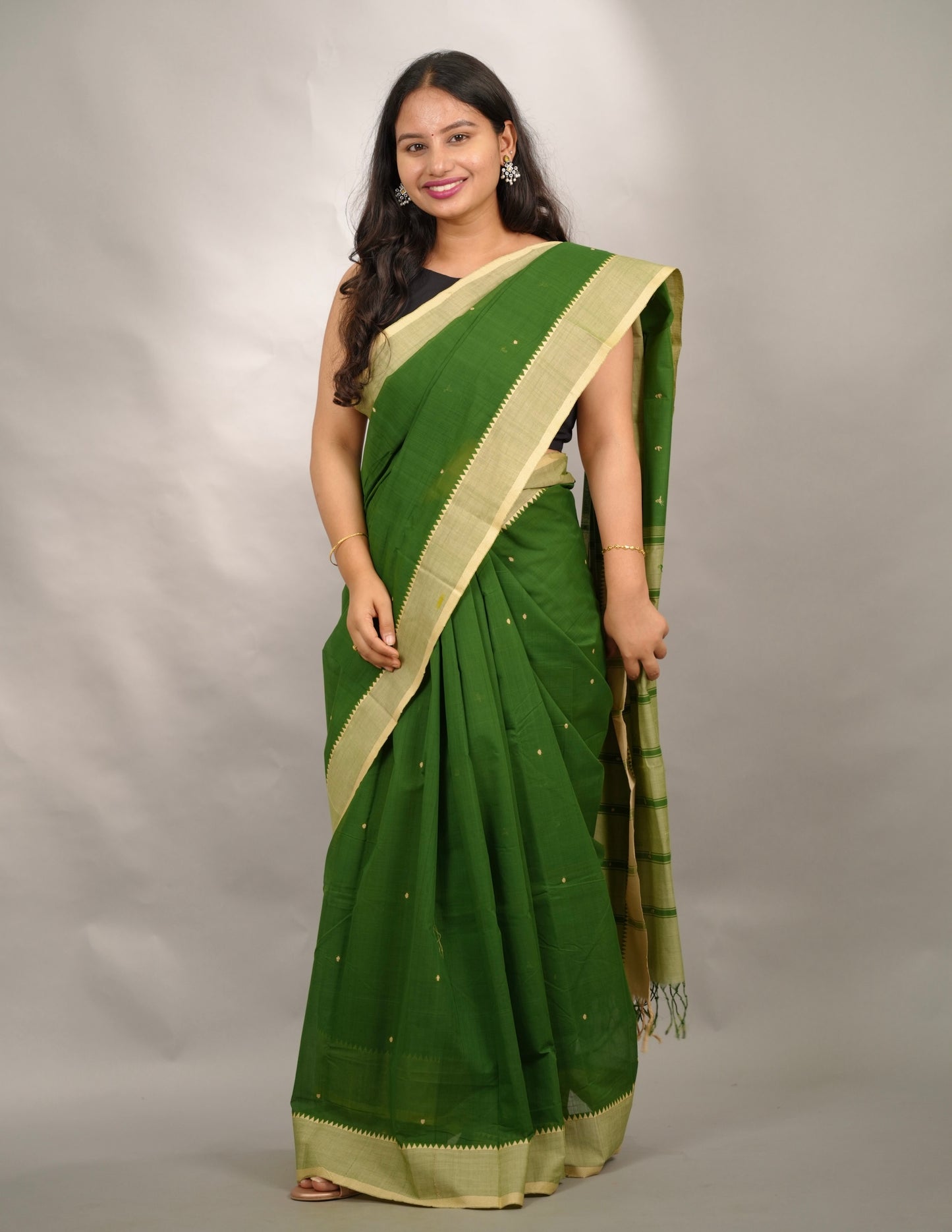 Green handloom venkatagiri cotton saree Without Blouse | Looms & Tassels