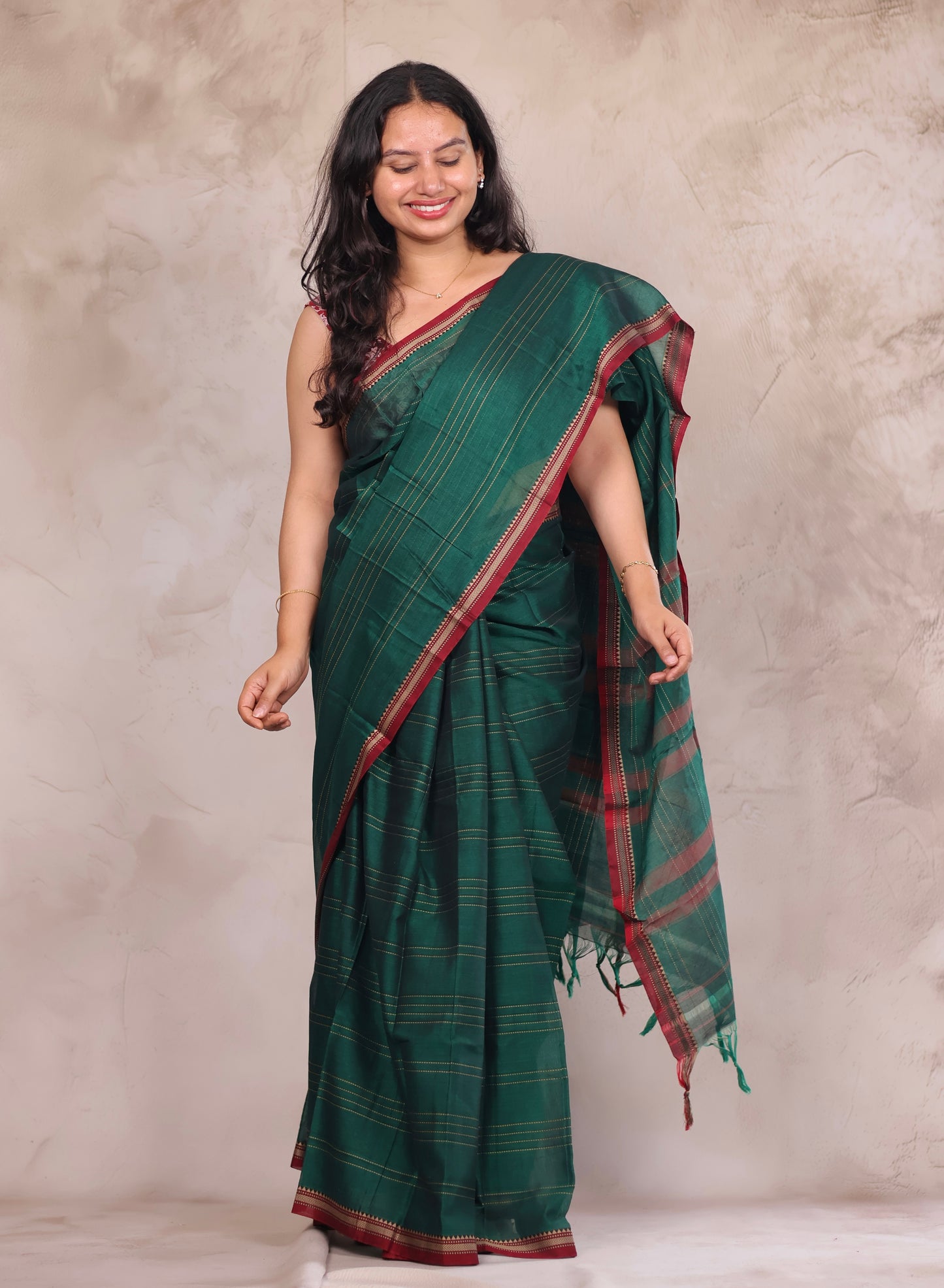 Green Narayanpet Cotton Saree lines weaving with contrast bock printed blouse | Looms & Tassels