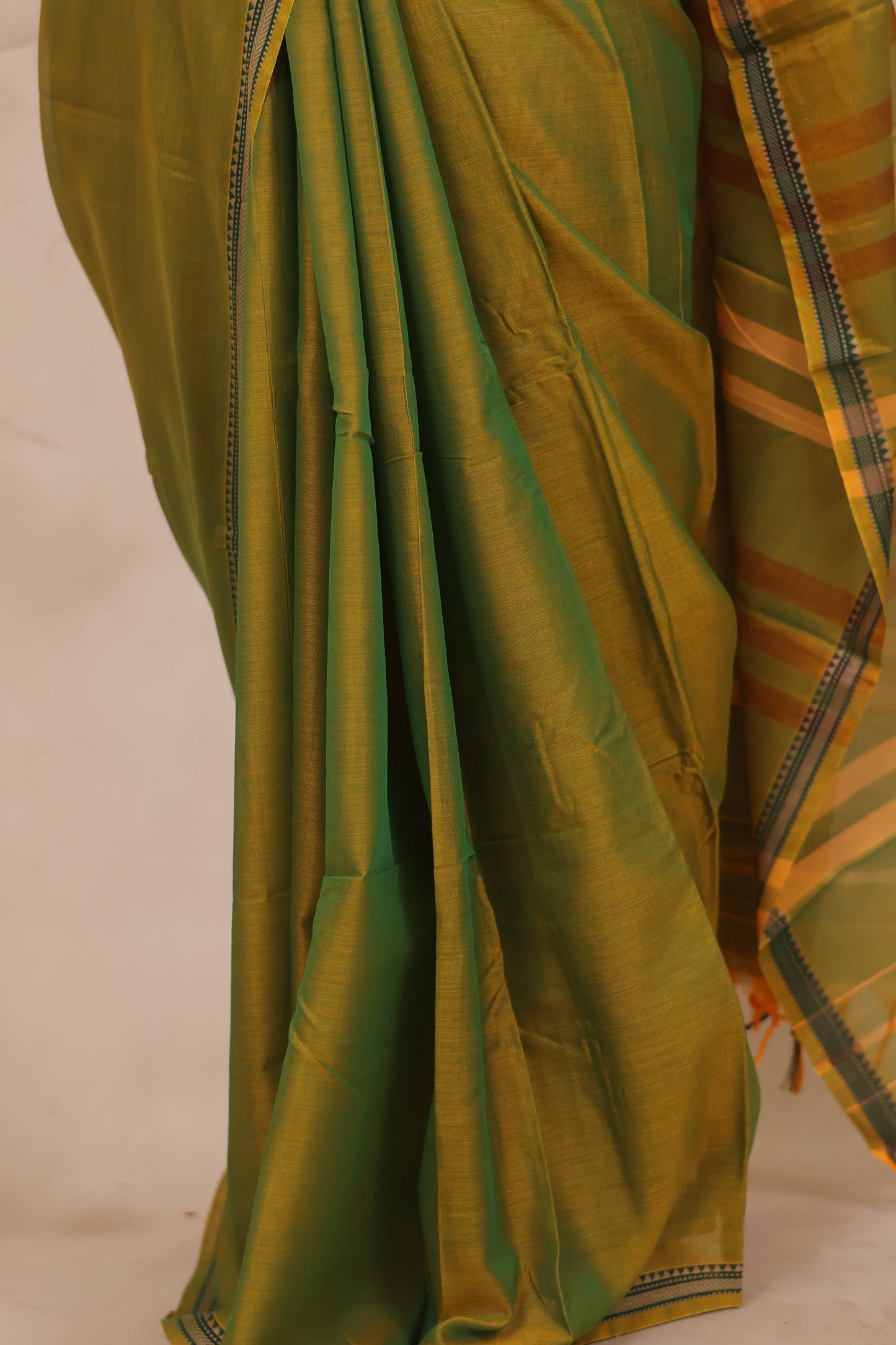 Pachi Green Narayanpet Cotton Saree | Looms & Tassels