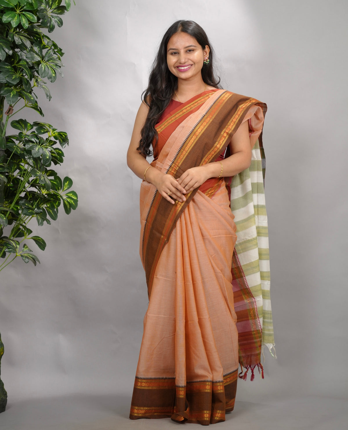 Peach Narayanpet Cotton Saree With Ganga And Jamuna Border | Looms & Tassels