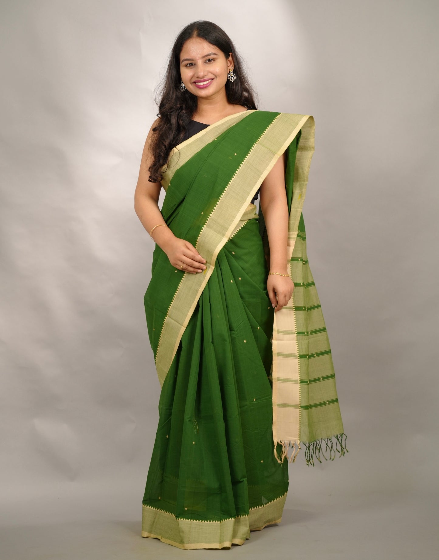 Green handloom venkatagiri cotton saree Without Blouse | Looms & Tassels