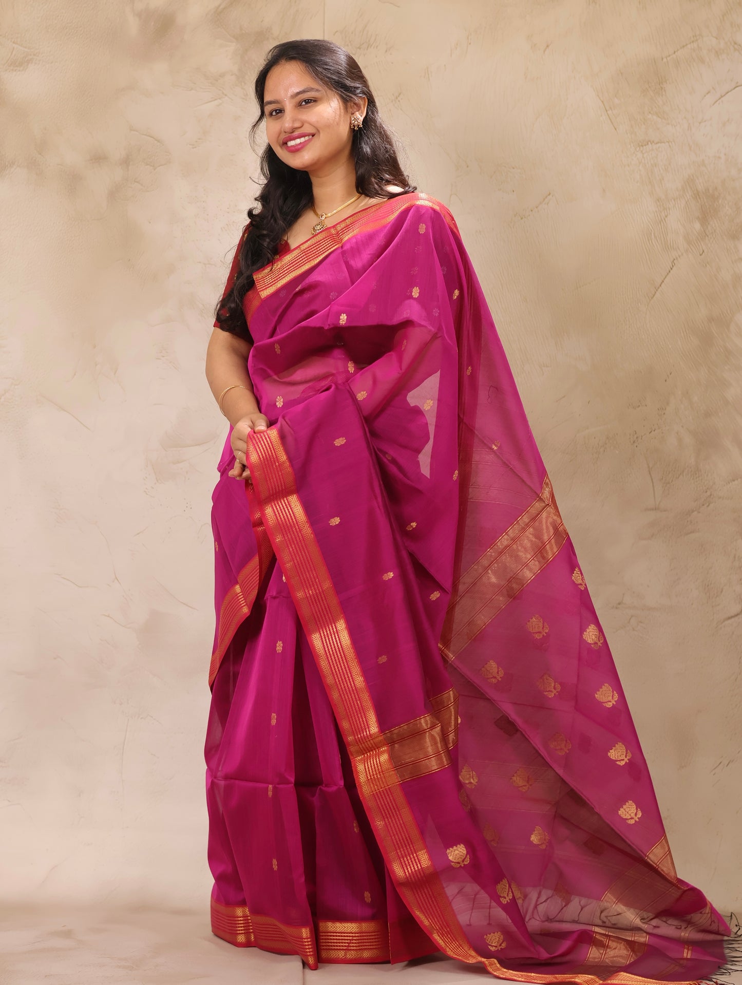 Magenta Handloom Maheswari Silk Cotton Sarees | Looms & Tassels