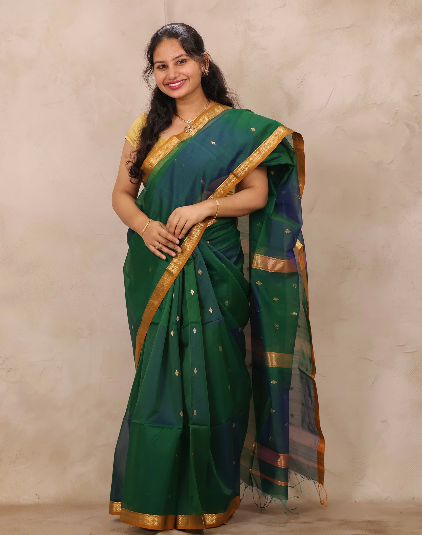 Green Dual Tone Handloom Maheswari Silk Cotton Sarees | Looms & Tassels