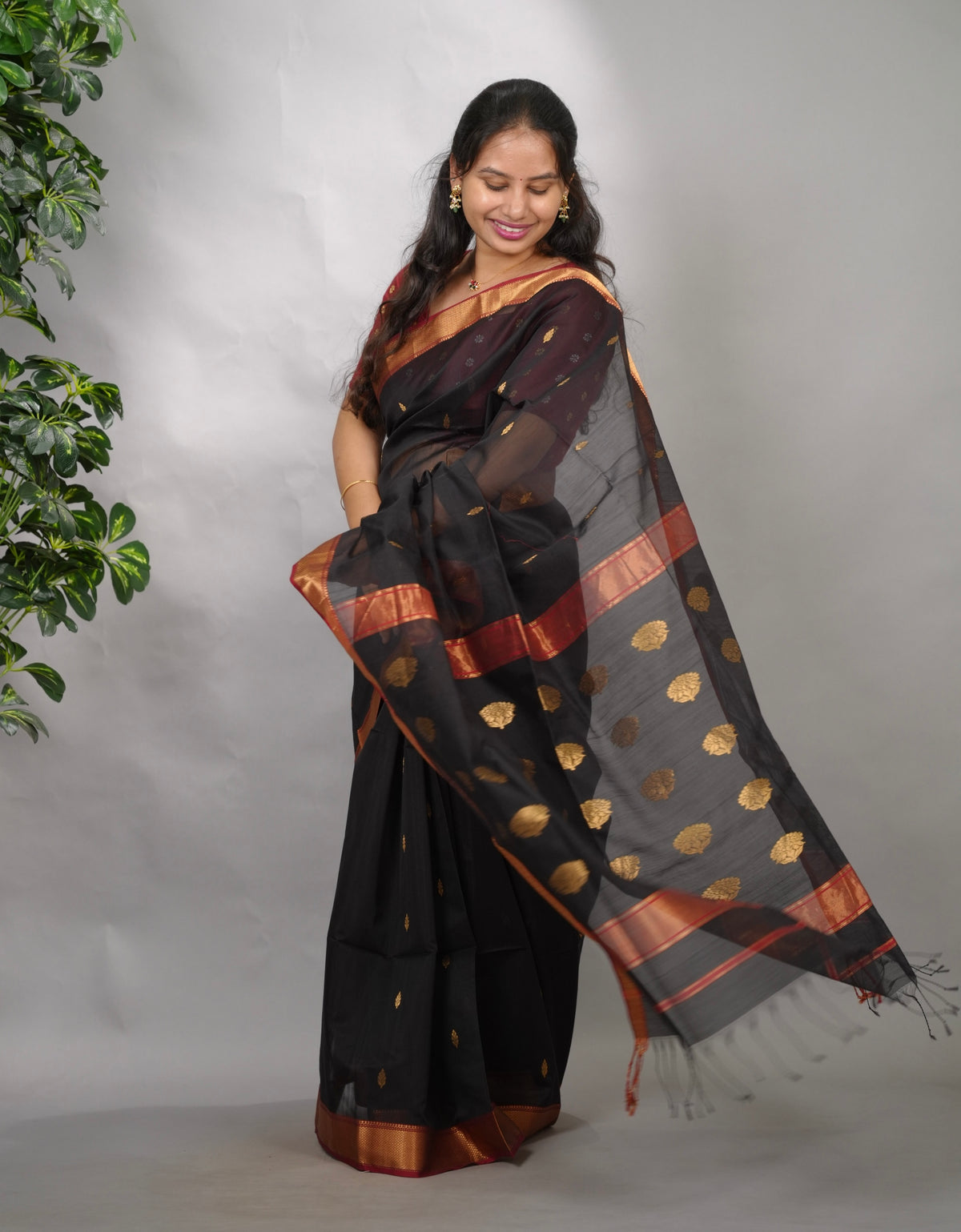 Black Handloom Maheswari Silk Cotton Sarees | Looms & Tassels