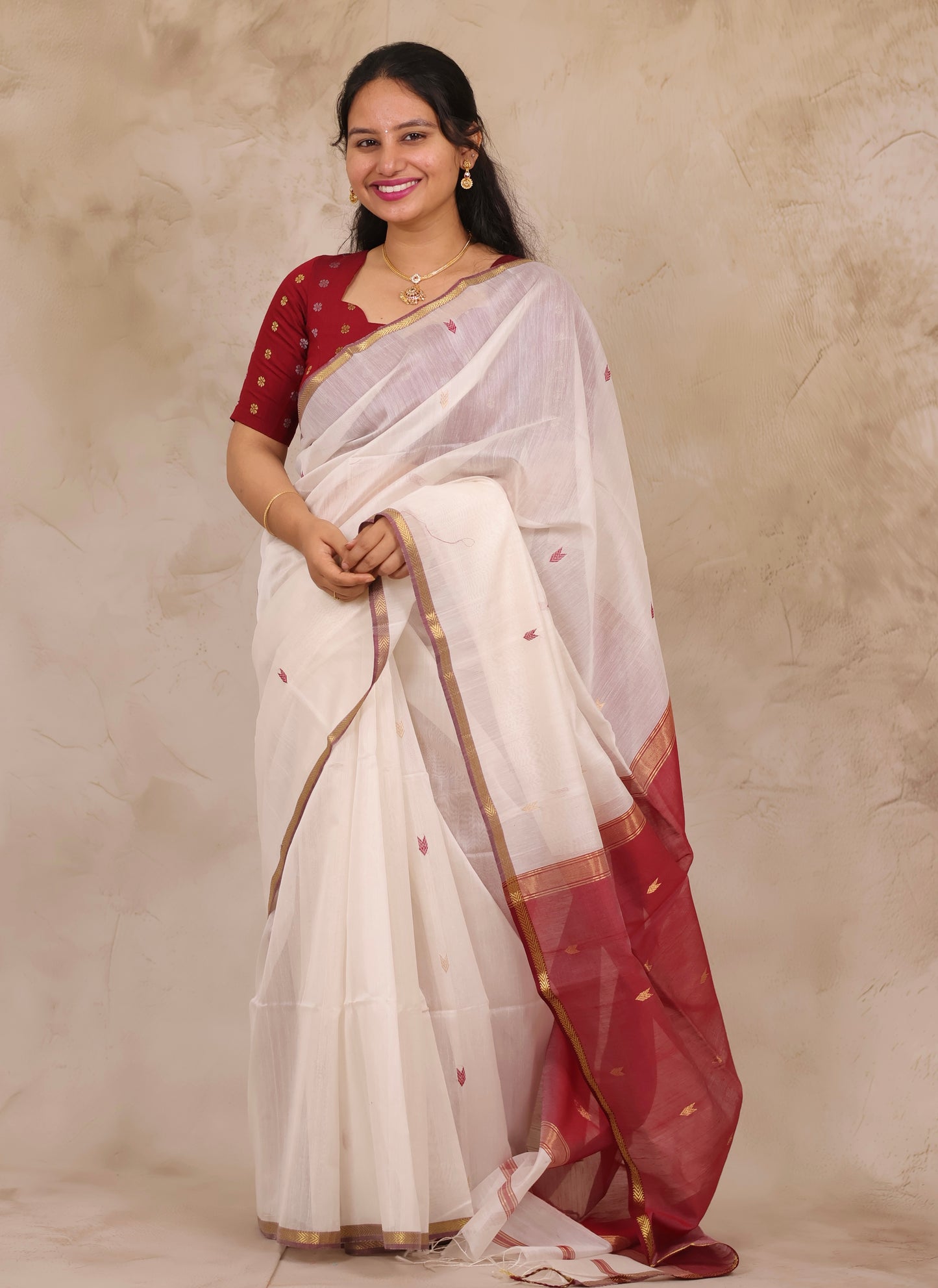 White & Maroon Handloom Maheswari Silk Cotton Sarees | Looms & Tassels
