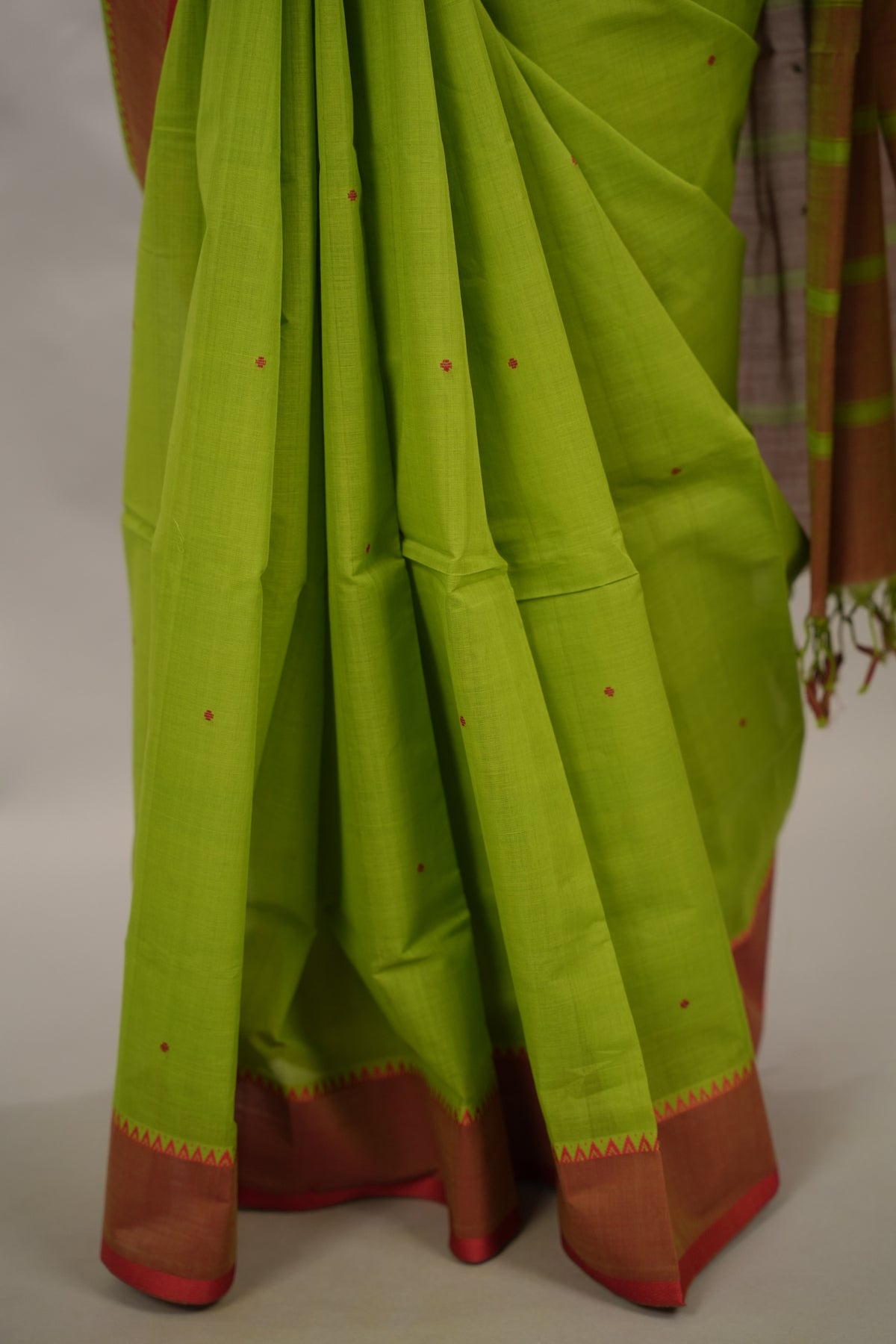 Parrot Green Handloom Venkatagiri Cotton Saree Without Blouse | Looms & Tassels