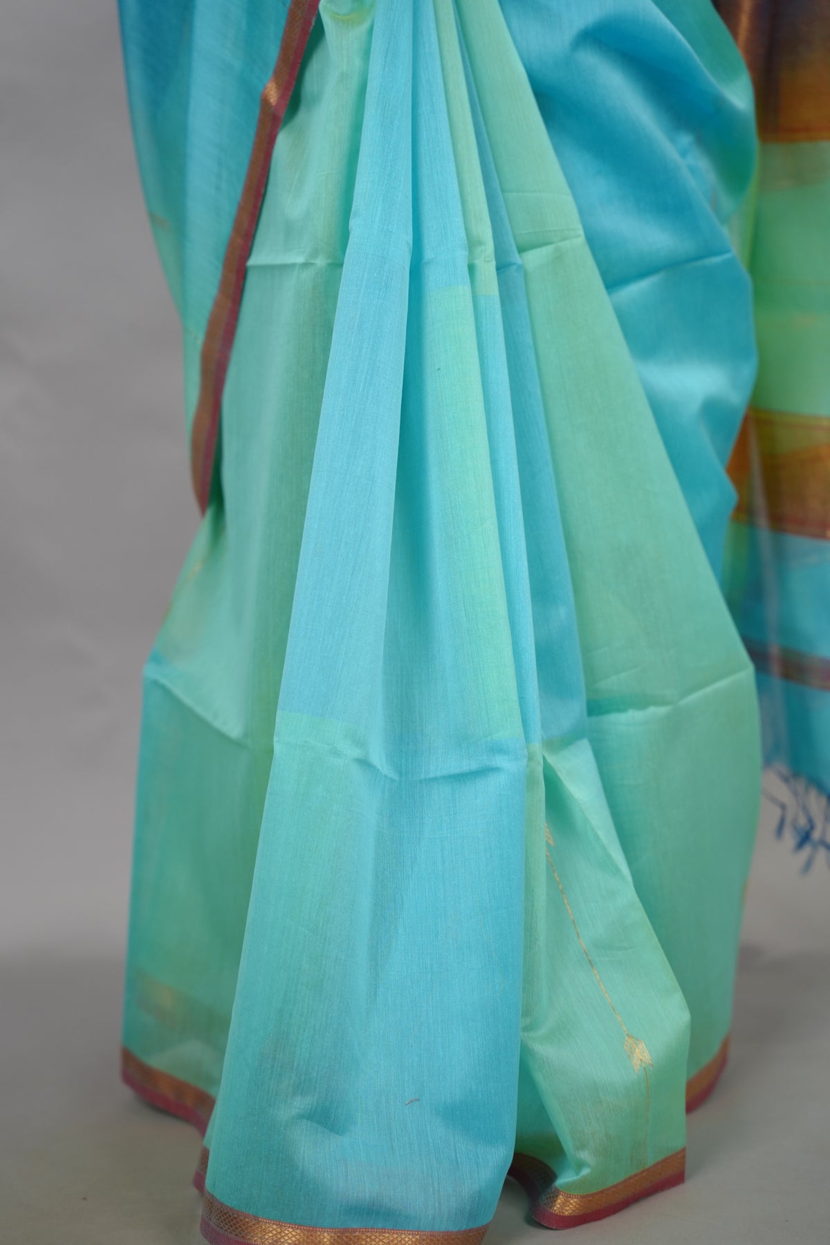 Sky Blue Handloom Maheswari Silk Cotton Sarees | Looms & Tassels
