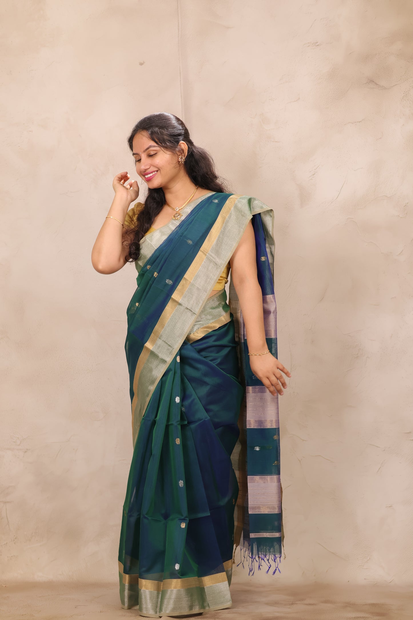 Peacock Blue Handloom Maheswari Silk Cotton Sarees | Looms & Tassels
