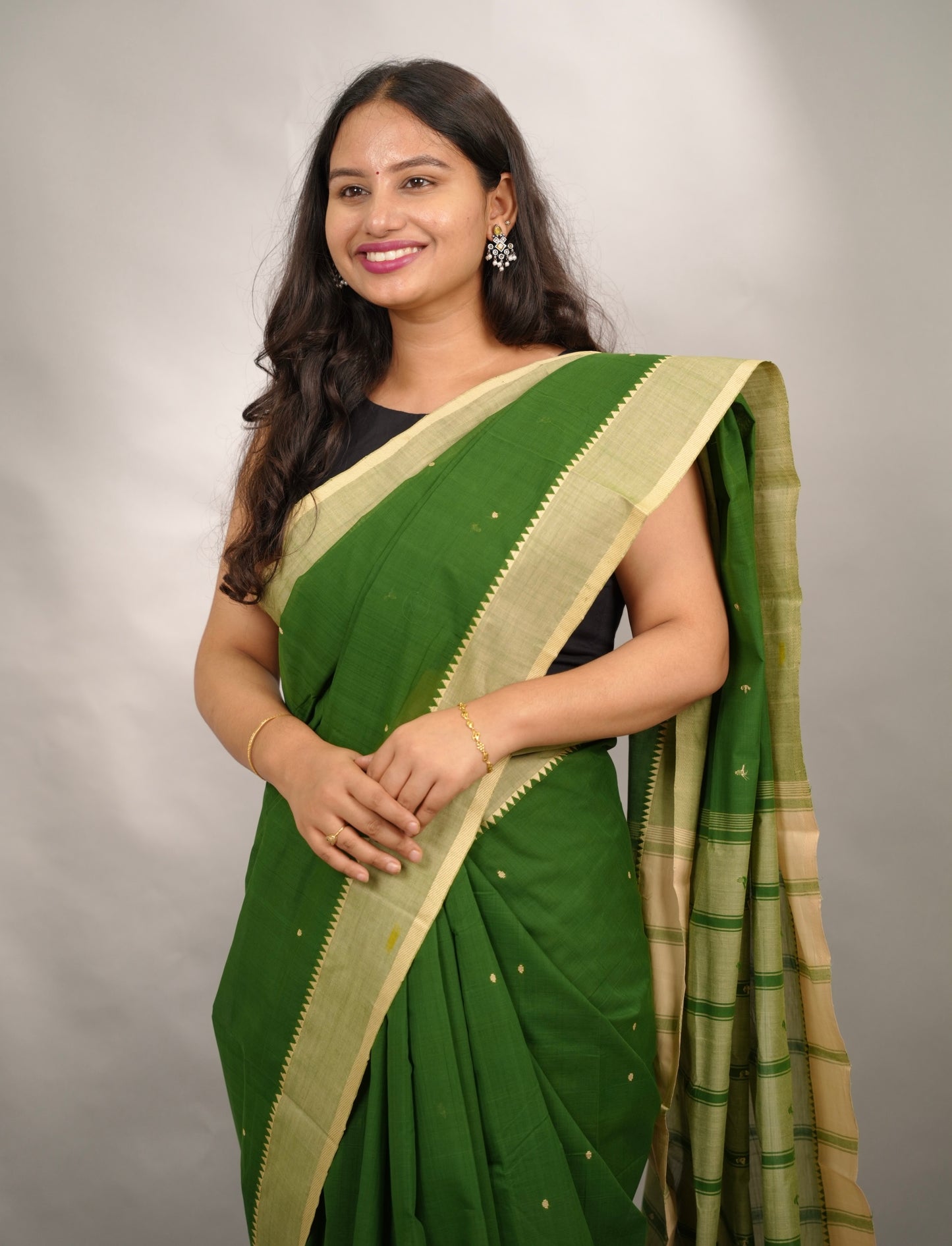 Green handloom venkatagiri cotton saree Without Blouse | Looms & Tassels
