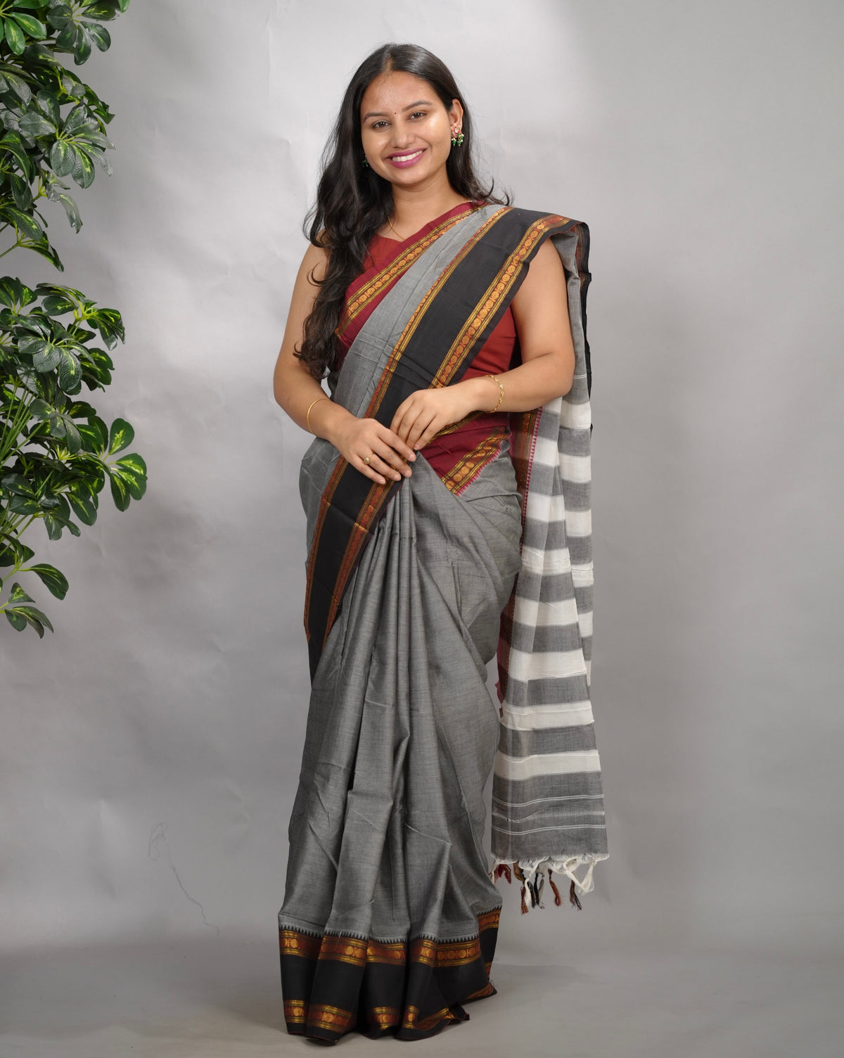 Grey Narayanpet Cotton Saree With Ganga And Jamuna Border | Looms & Tassels